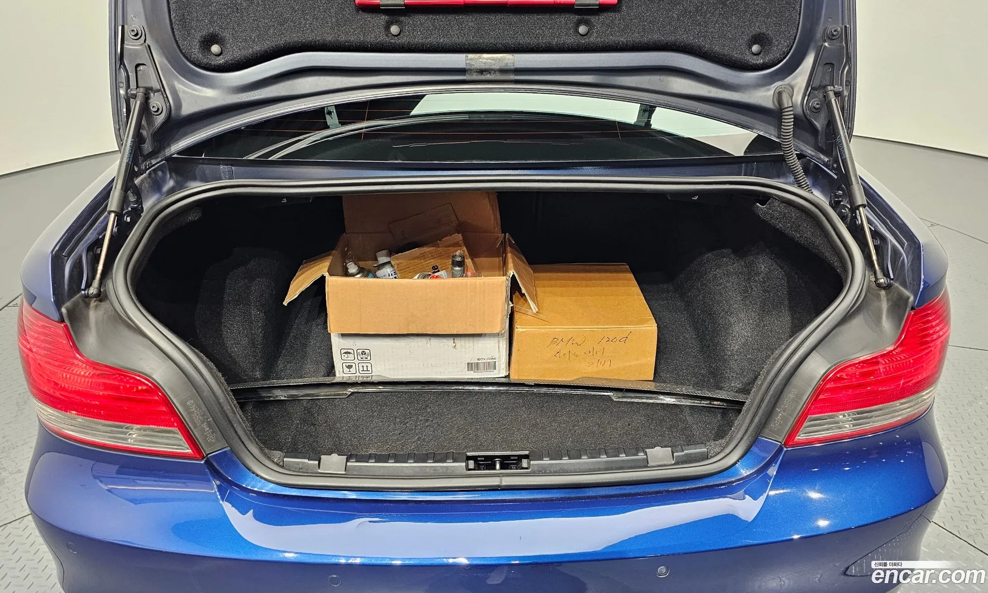 BMW 1 Series 2011 WBAUR3108BVL41396 — 12