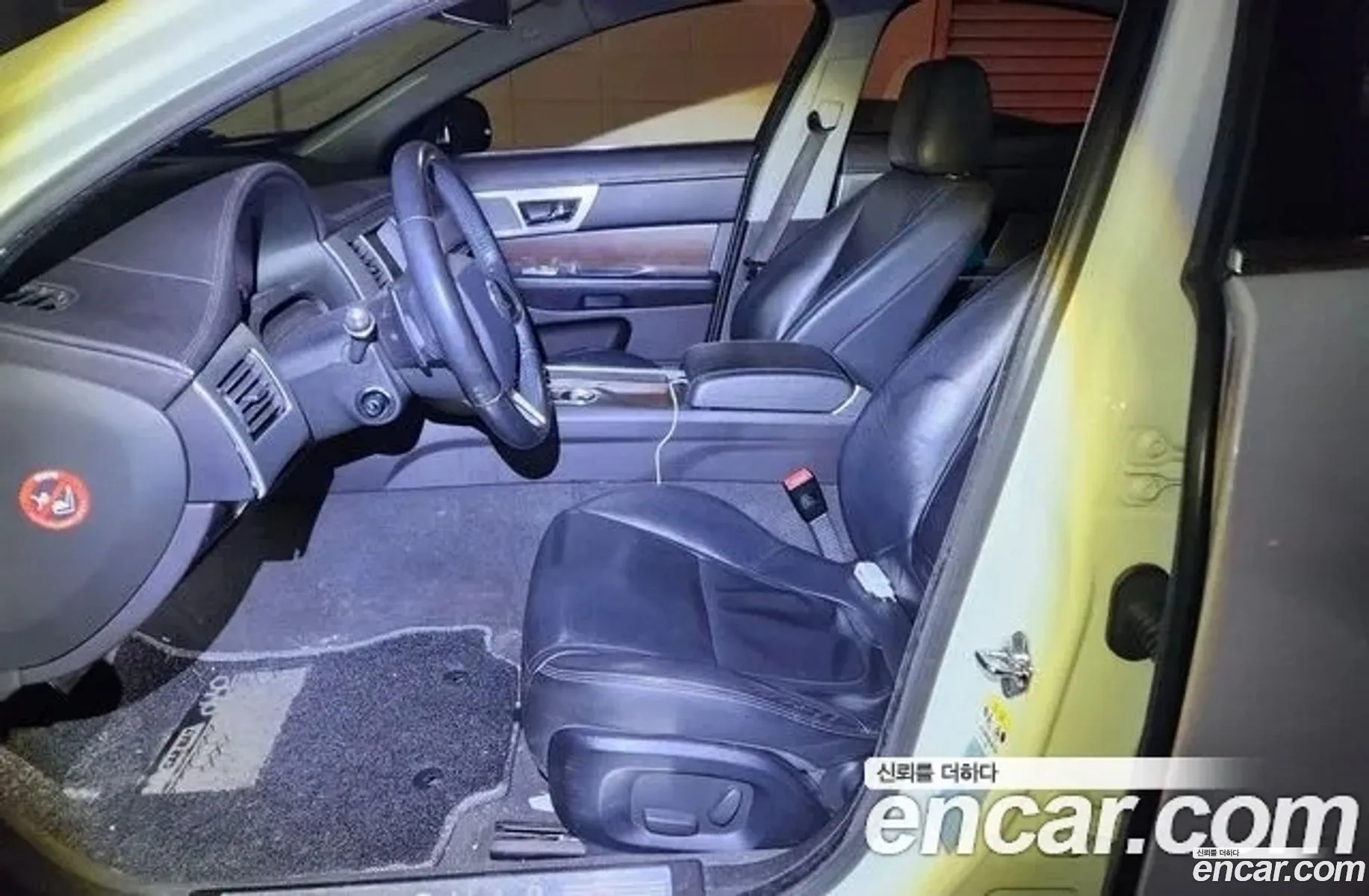 Jaguar XF 2012 — 14