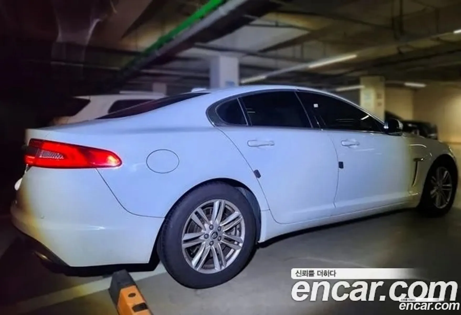 Jaguar XF 2012 — 12