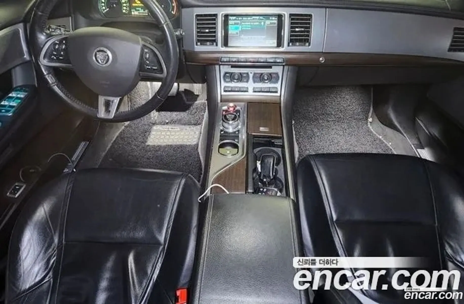 Jaguar XF 2012 — 10
