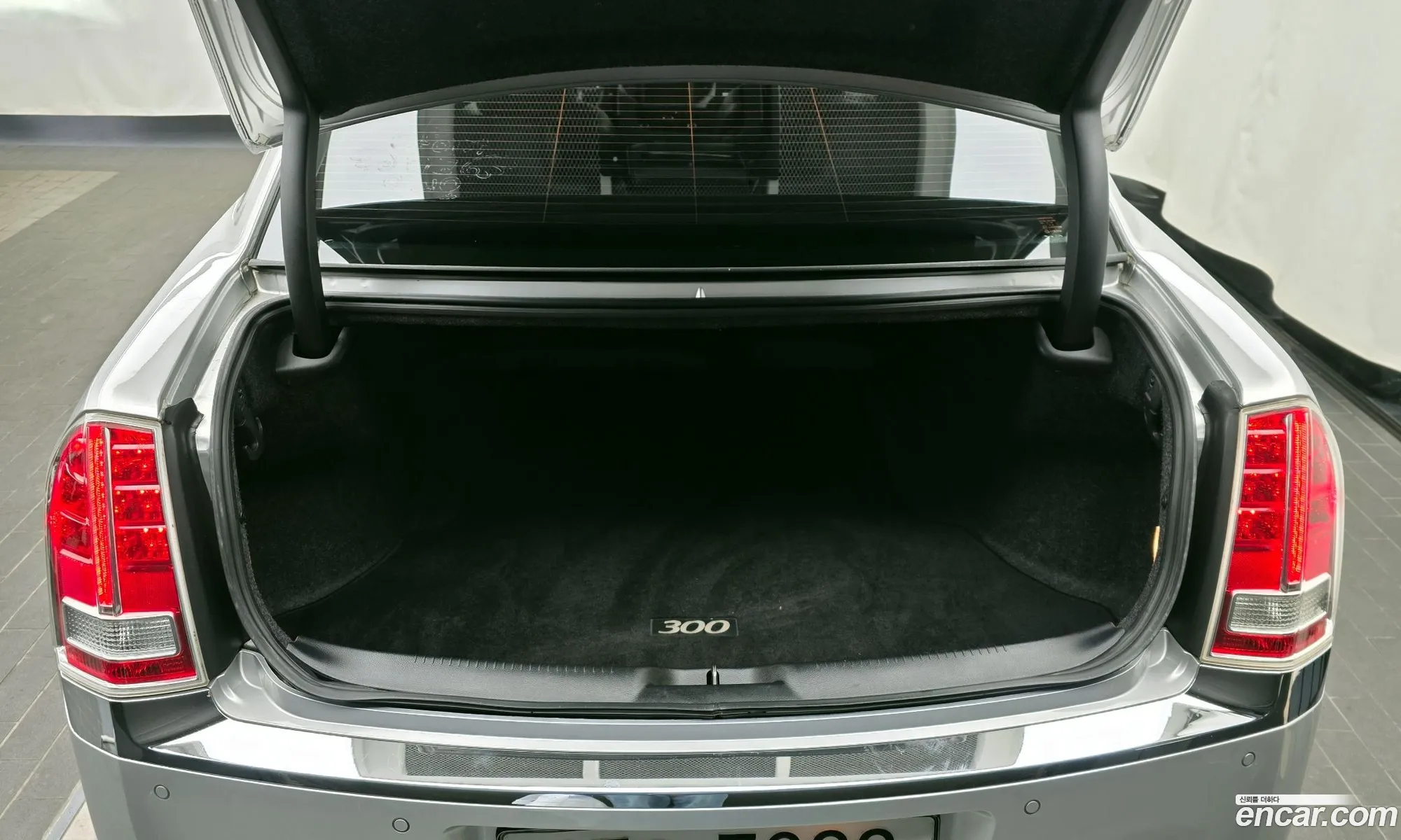 Chrysler 300C 2012 2C3CCACM7CH307341 — 13
