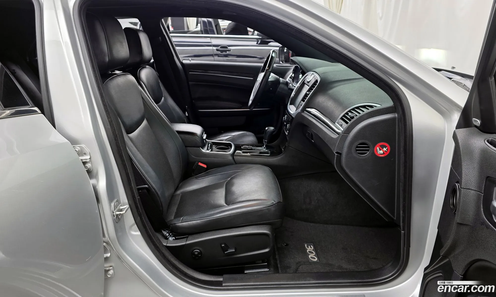 Chrysler 300C 2012 2C3CCACM7CH307341 — 18