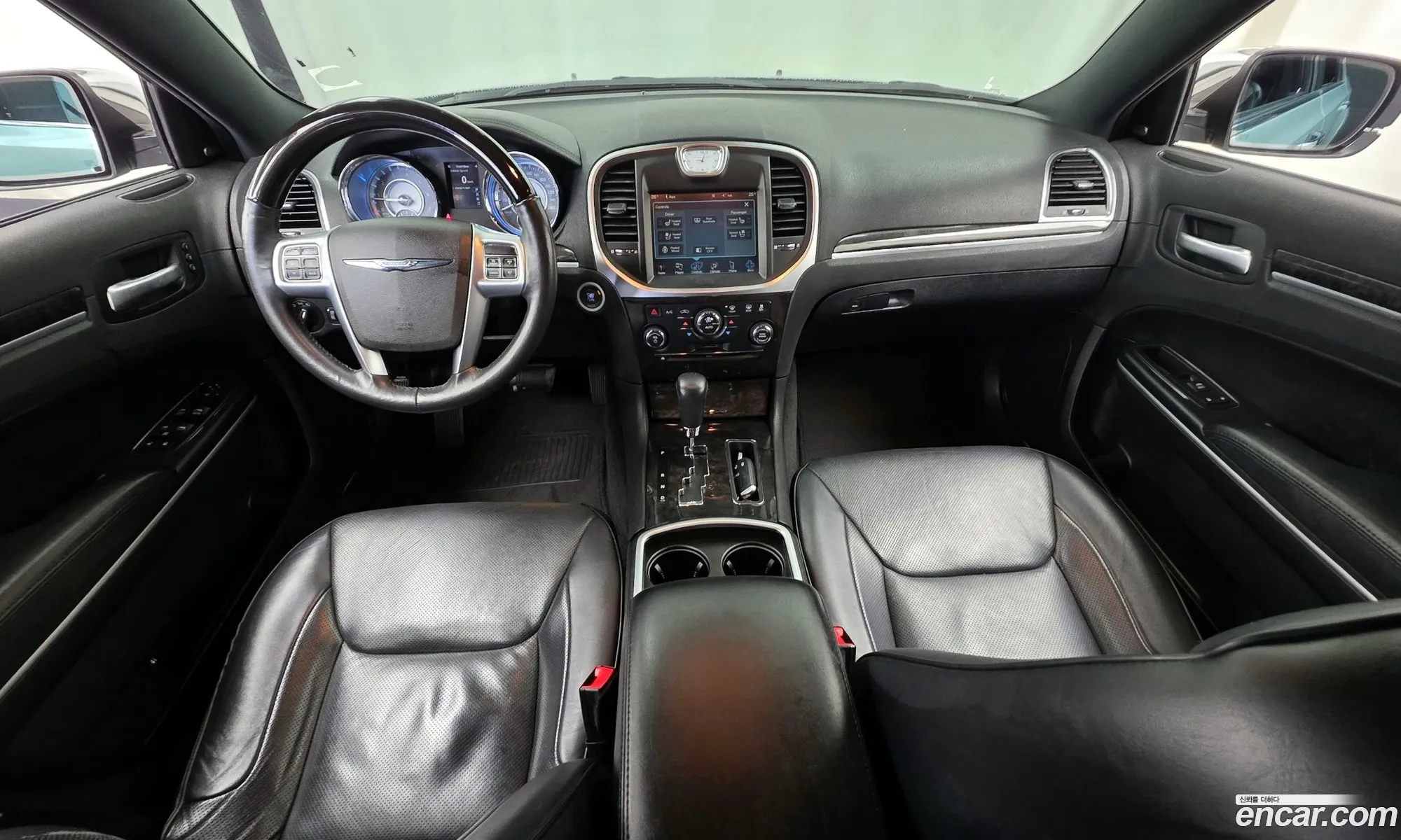 Chrysler 300C 2012 2C3CCACM7CH307341 — 10