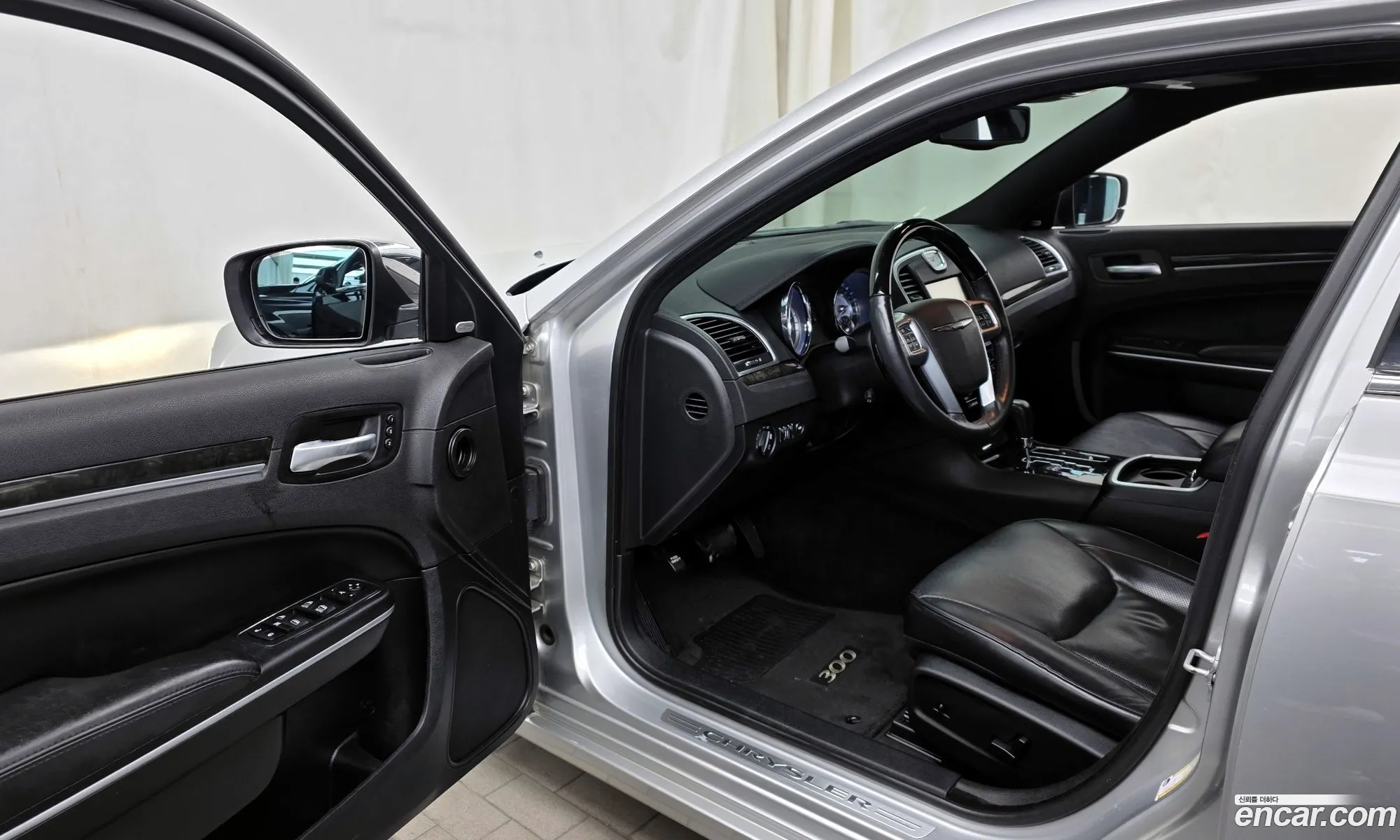 Chrysler 300C 2012 2C3CCACM7CH307341 — 9