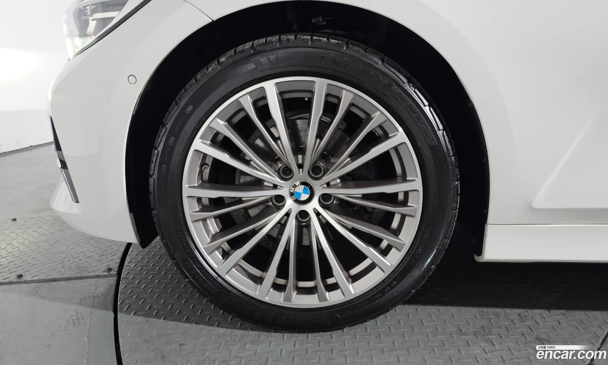 BMW 3 Series 2019 — 3