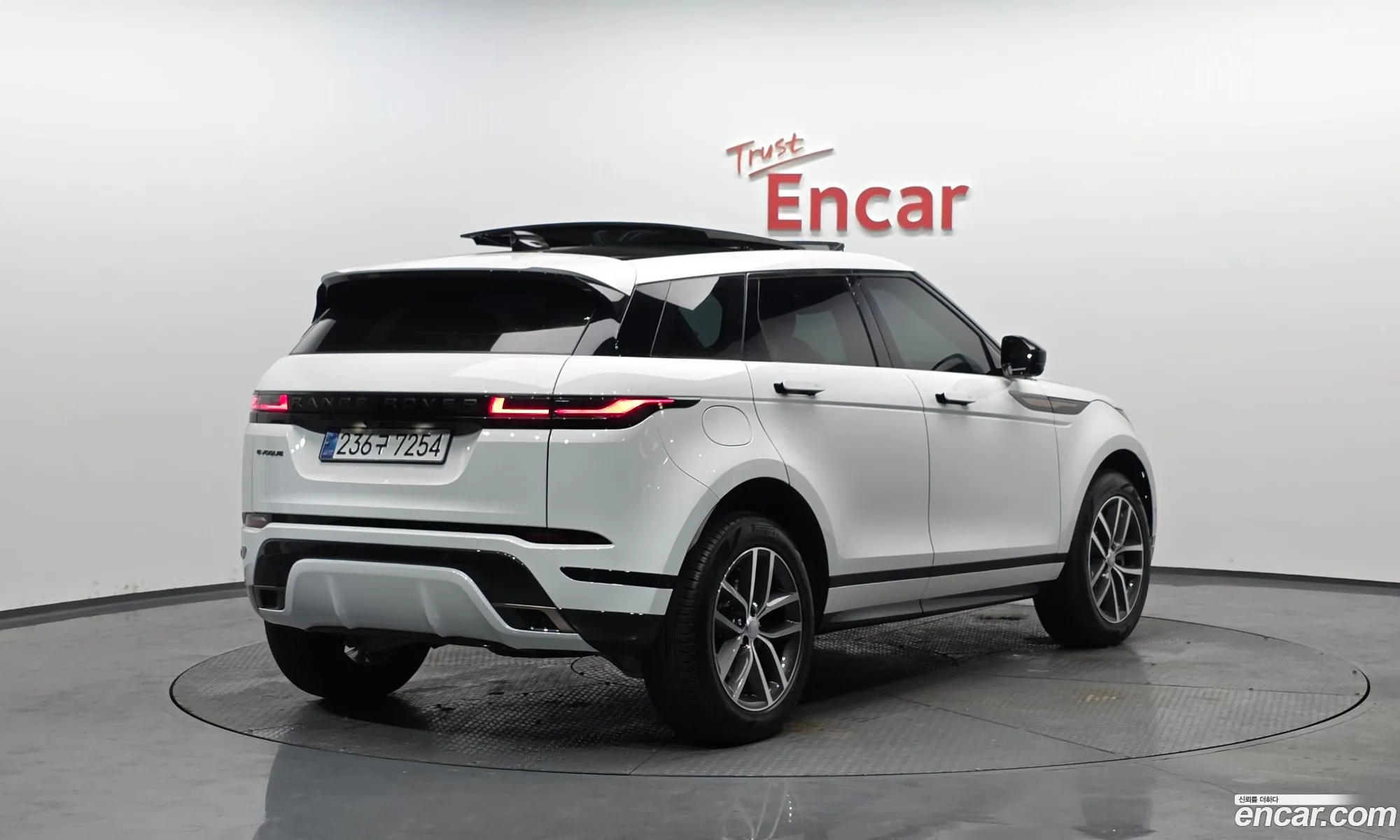 Land Rover Range Rover Evoque 2024 — 11