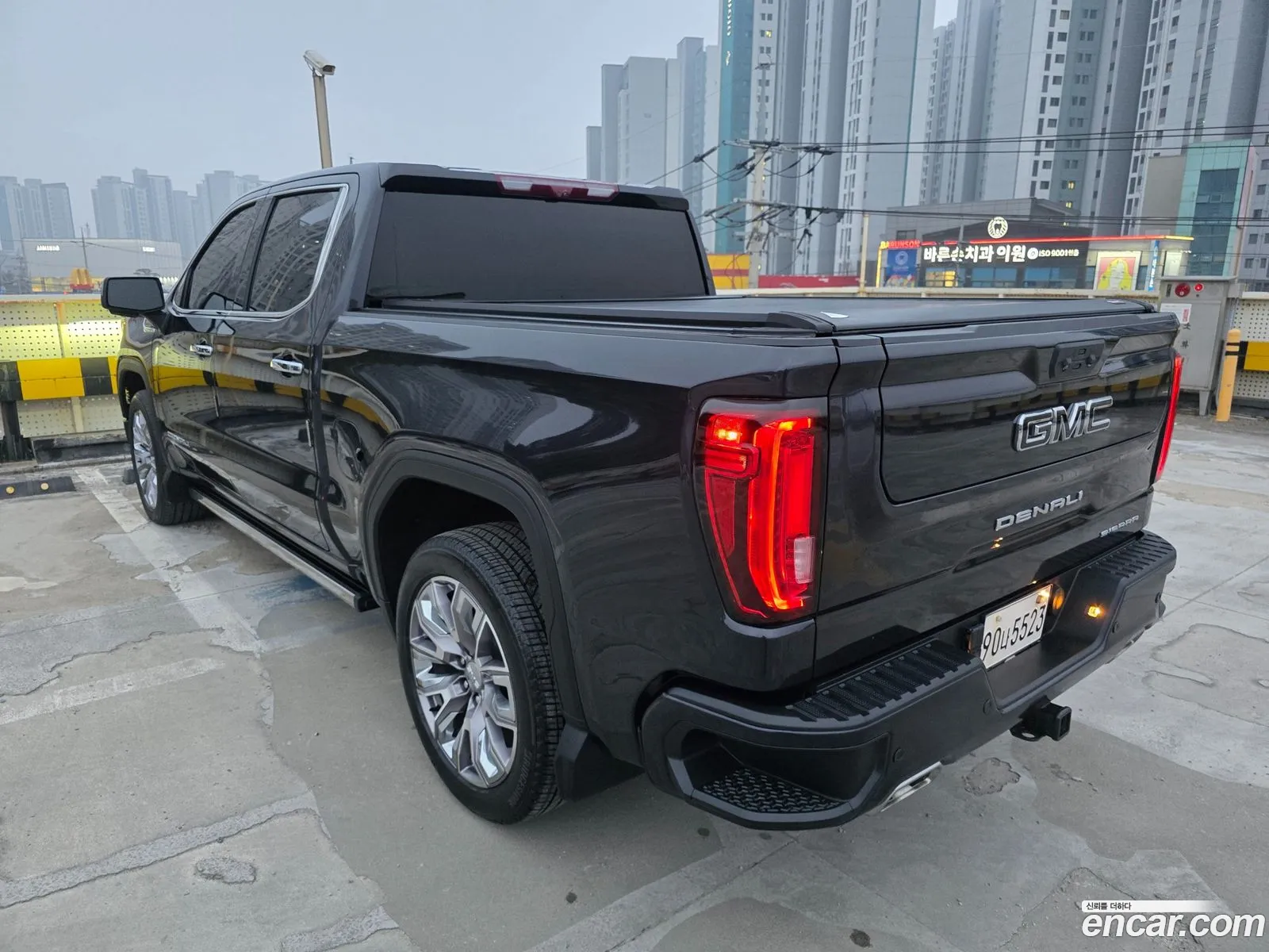 GMC Sierra 2023 — 17
