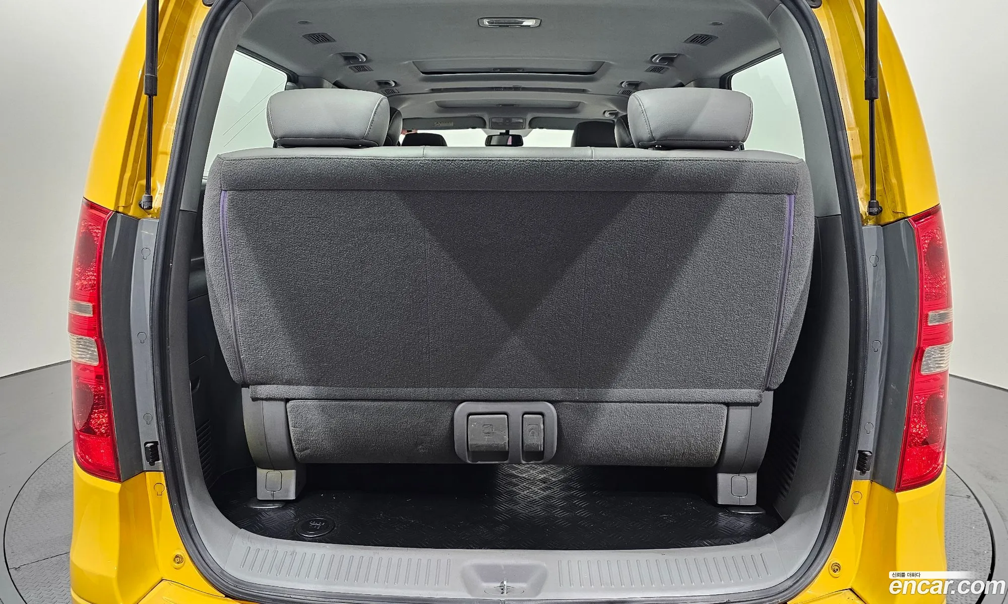 Hyundai Grand Starex 2013 — 16