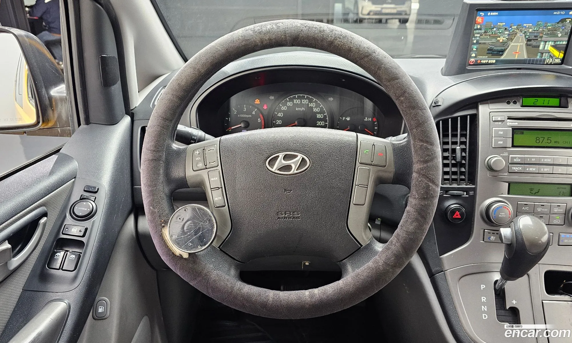 Hyundai Grand Starex 2013 — 17