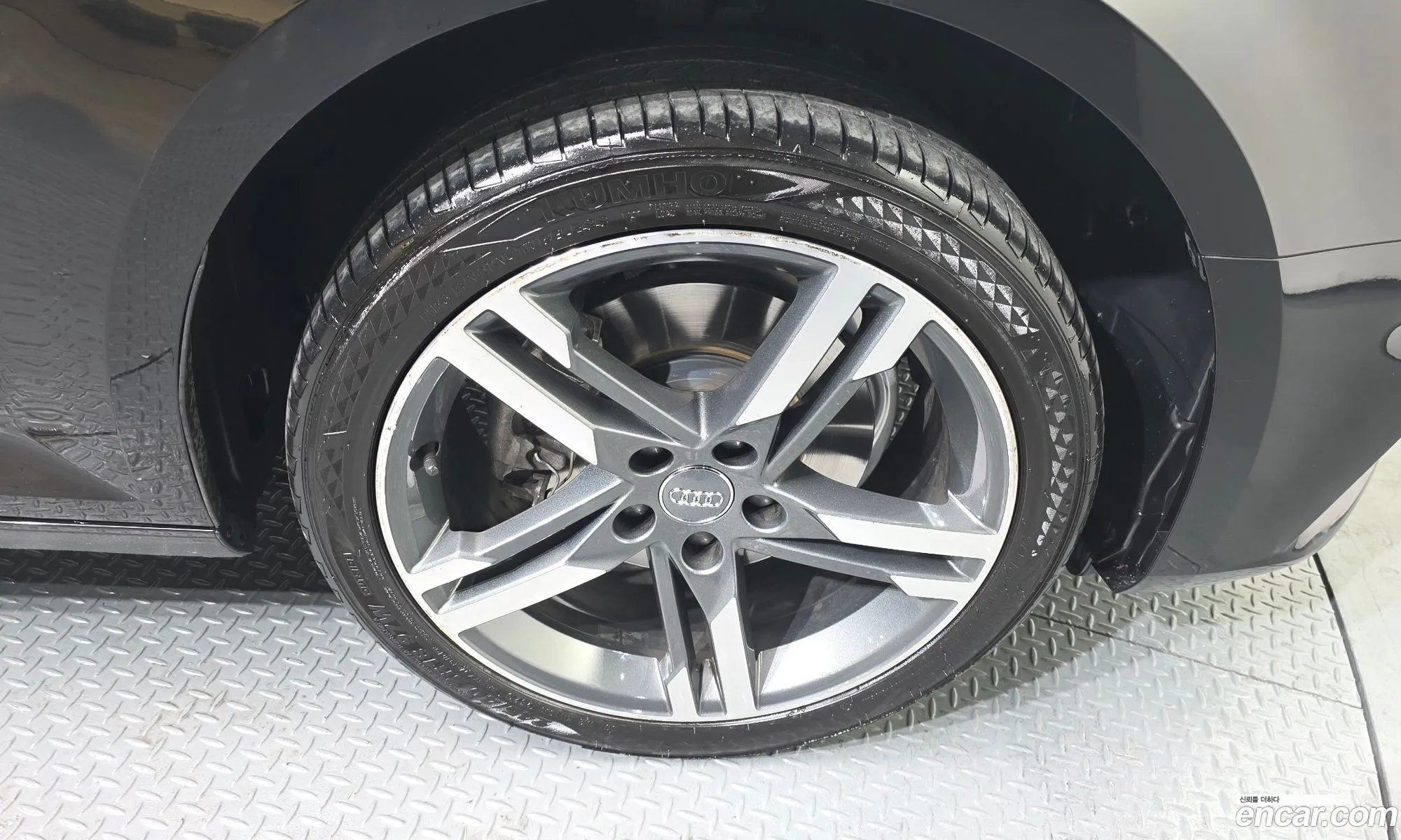 Audi A4 2019 WAUZZZF44KA123385 — 2
