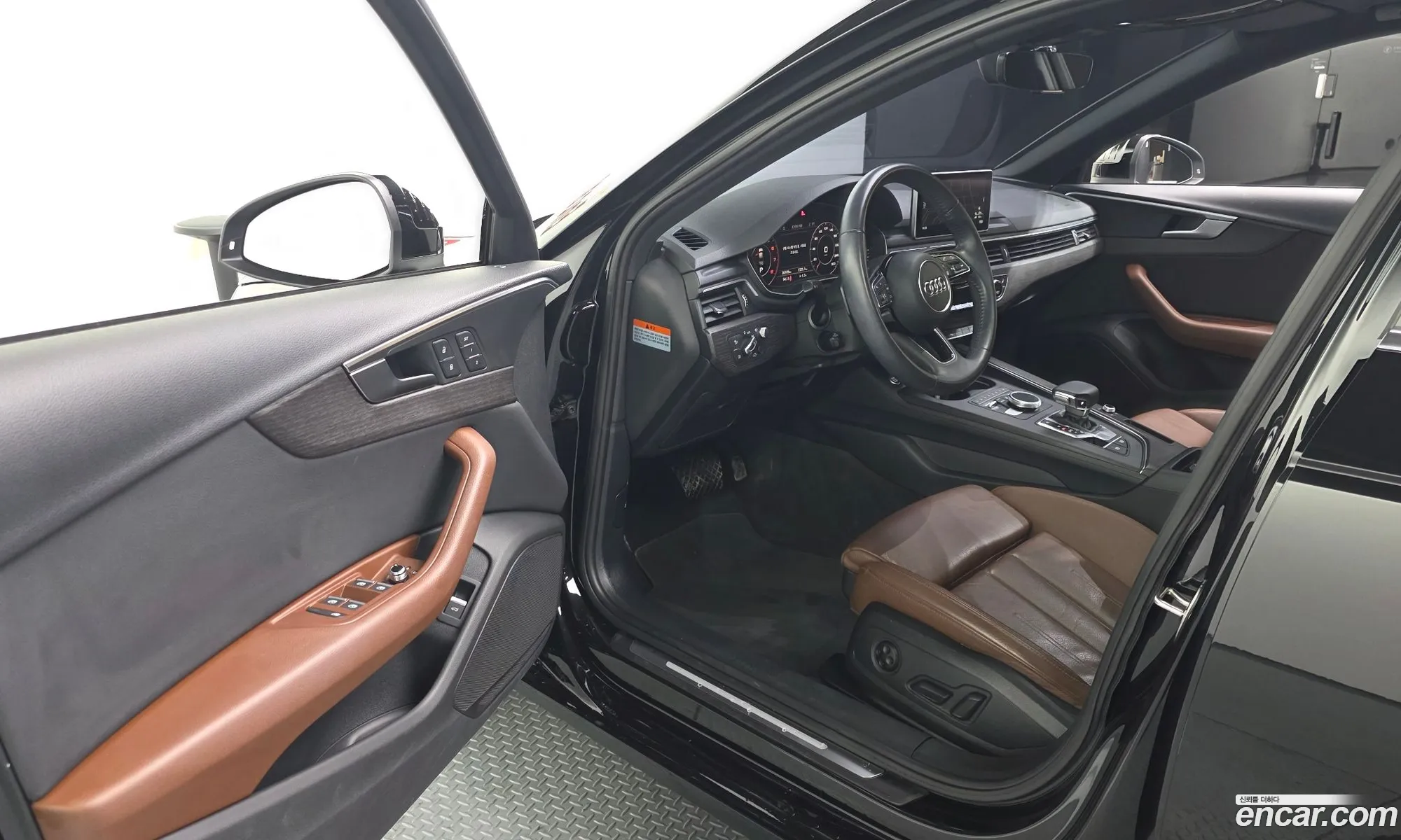 Audi A4 2019 WAUZZZF44KA123385 — 4