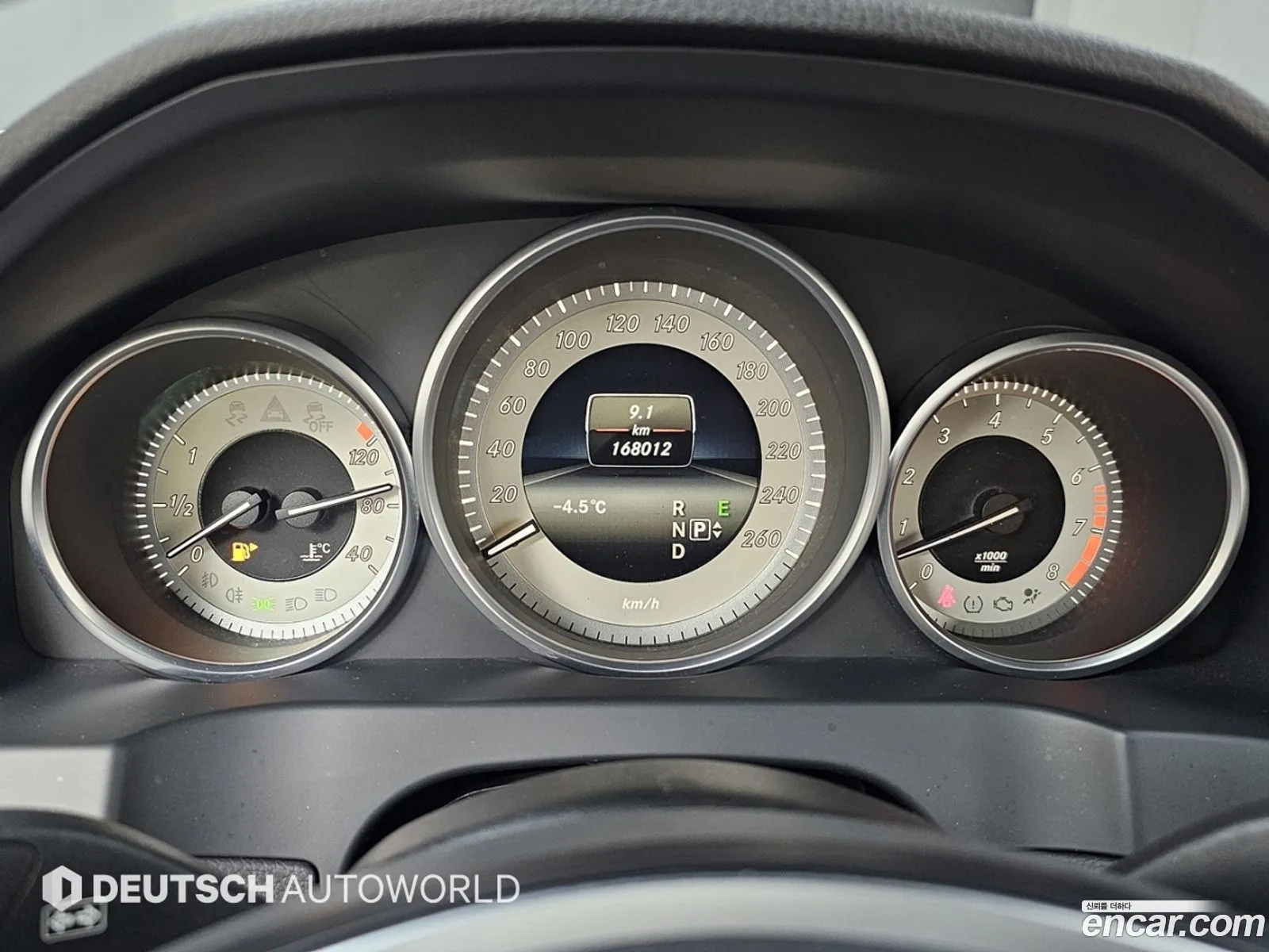 Mercedes-Benz E-Class W212 2014 — 11