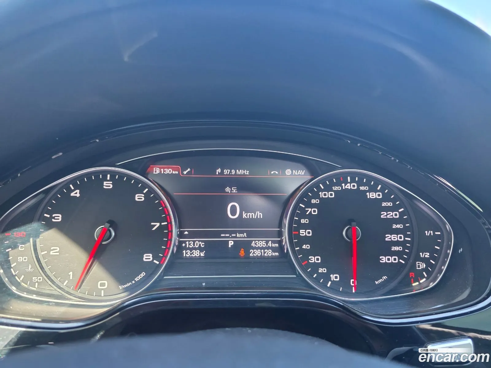 Audi A8 2011 — 11
