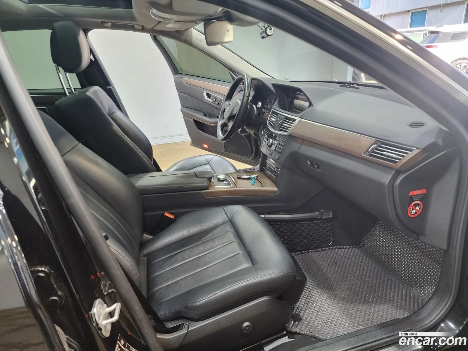 Mercedes-Benz E-Class W212 2013 — 18