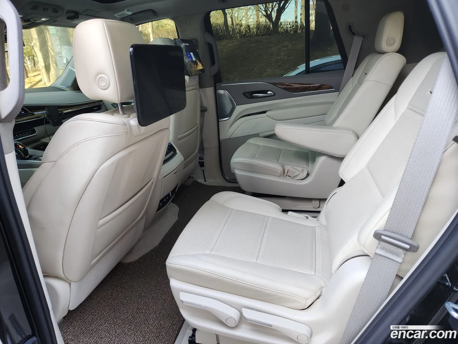 Cadillac Escalade 2023 — 13