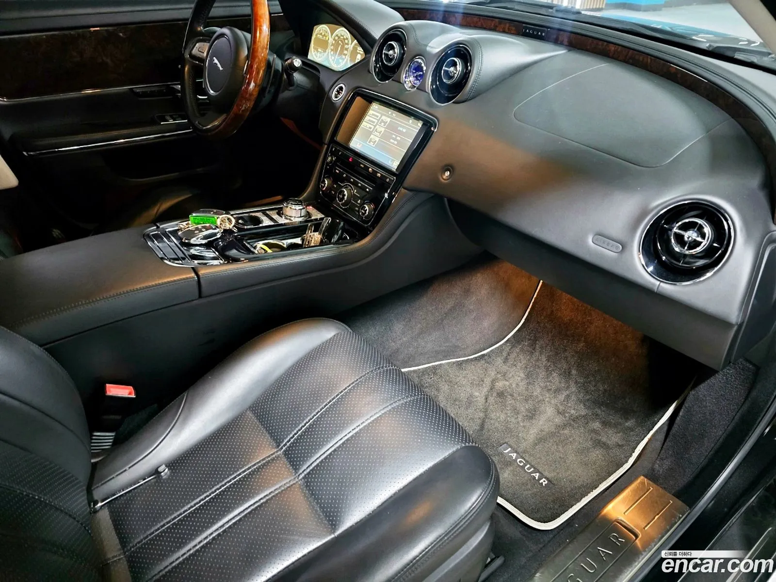 Jaguar XJ 2011 — 12
