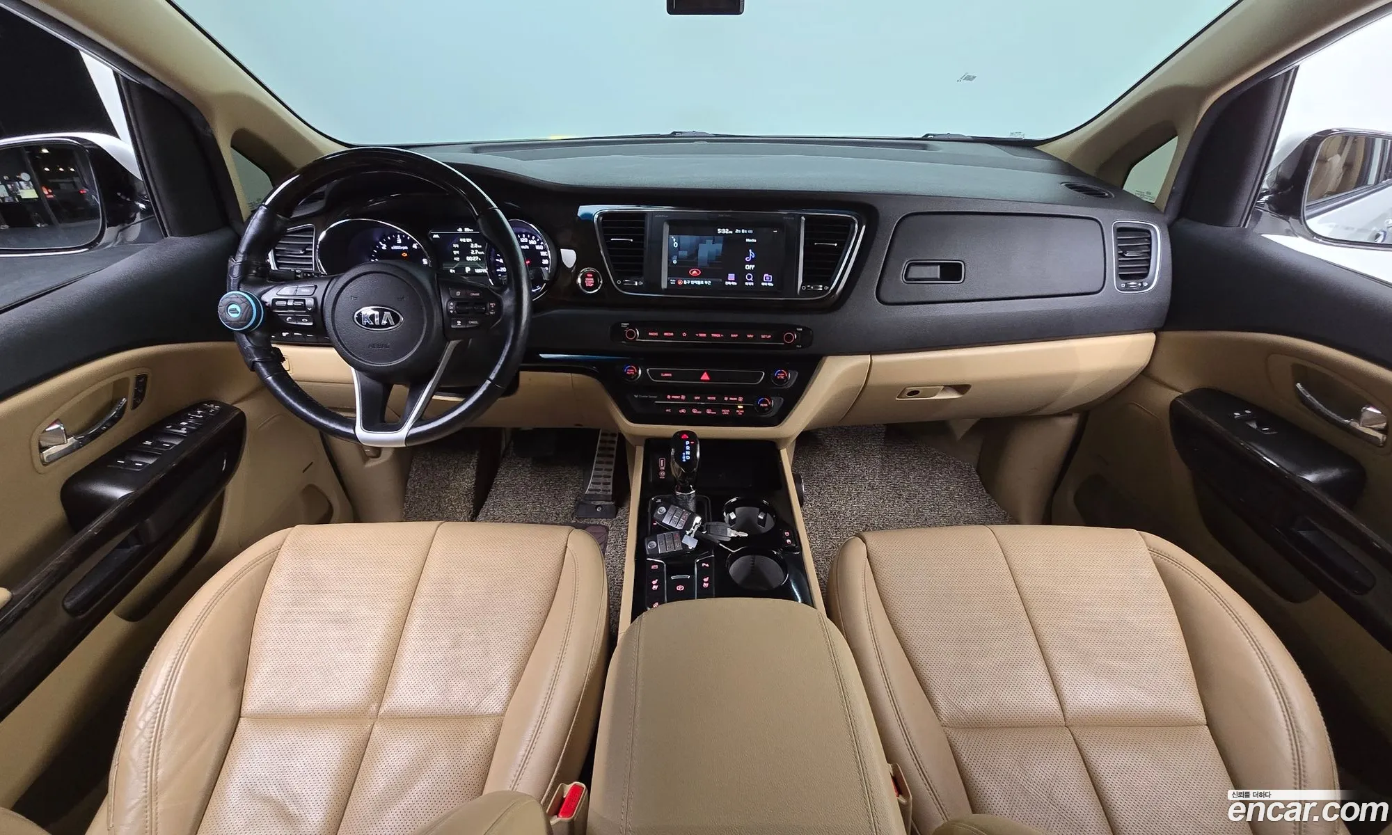 Kia Carnival 2019 — 17