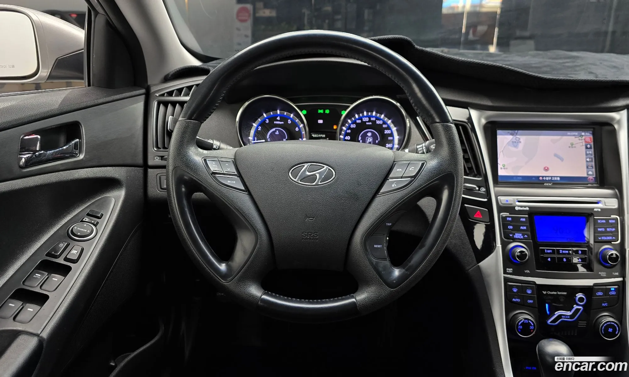 Hyundai YF Sonata 2009 — 19