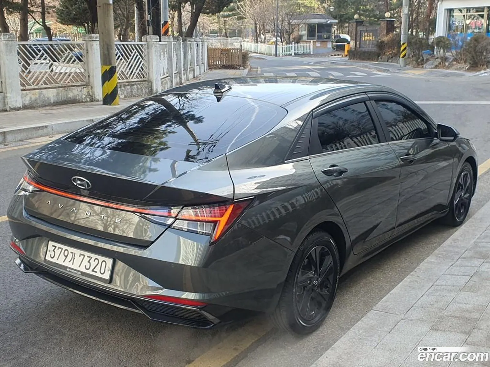 Hyundai Elantra Hybrid 2020 — 14
