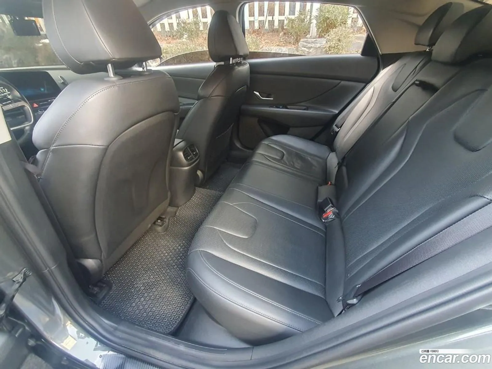 Hyundai Elantra Hybrid 2020 — 13