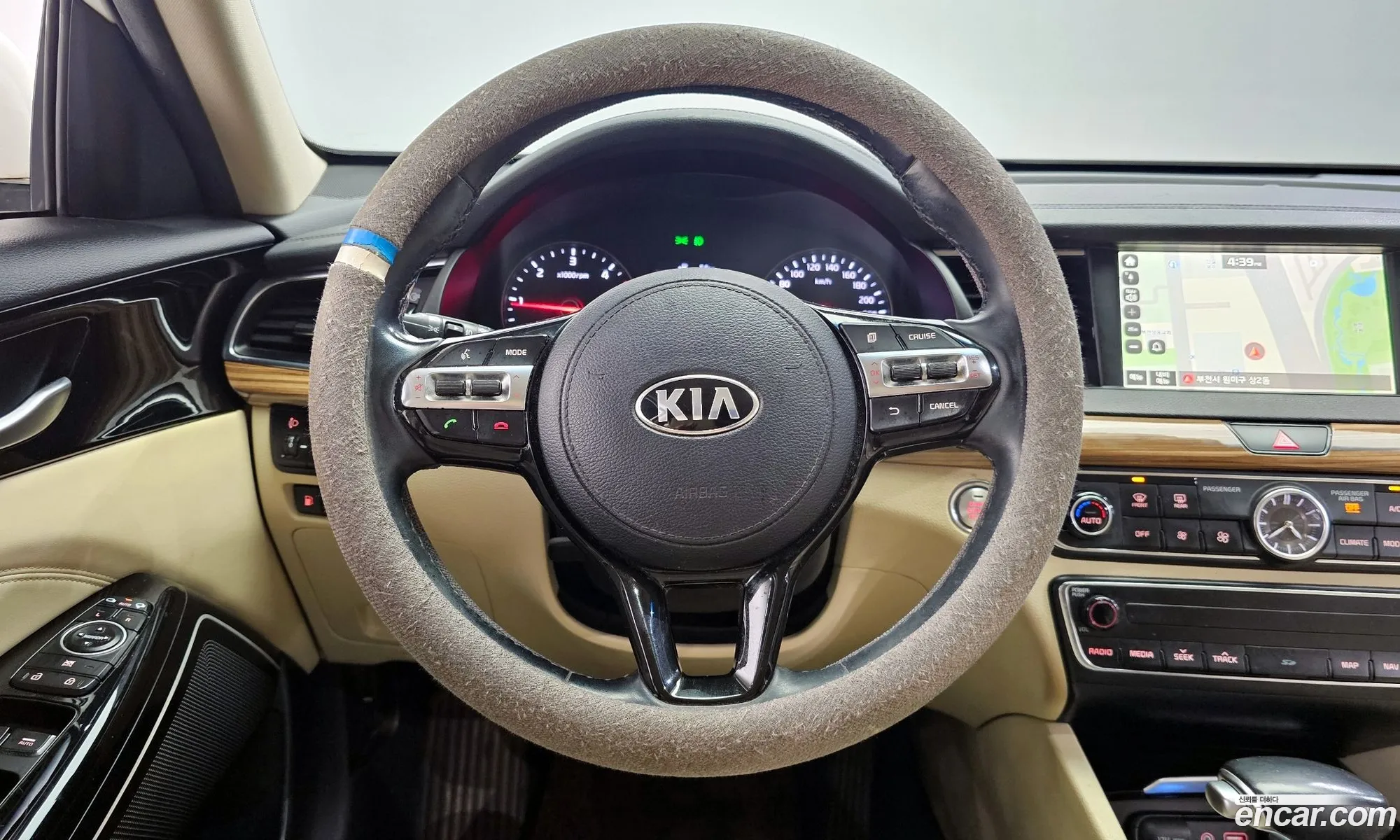 Kia K7 2017 KNALB41ABHA076171 — 4
