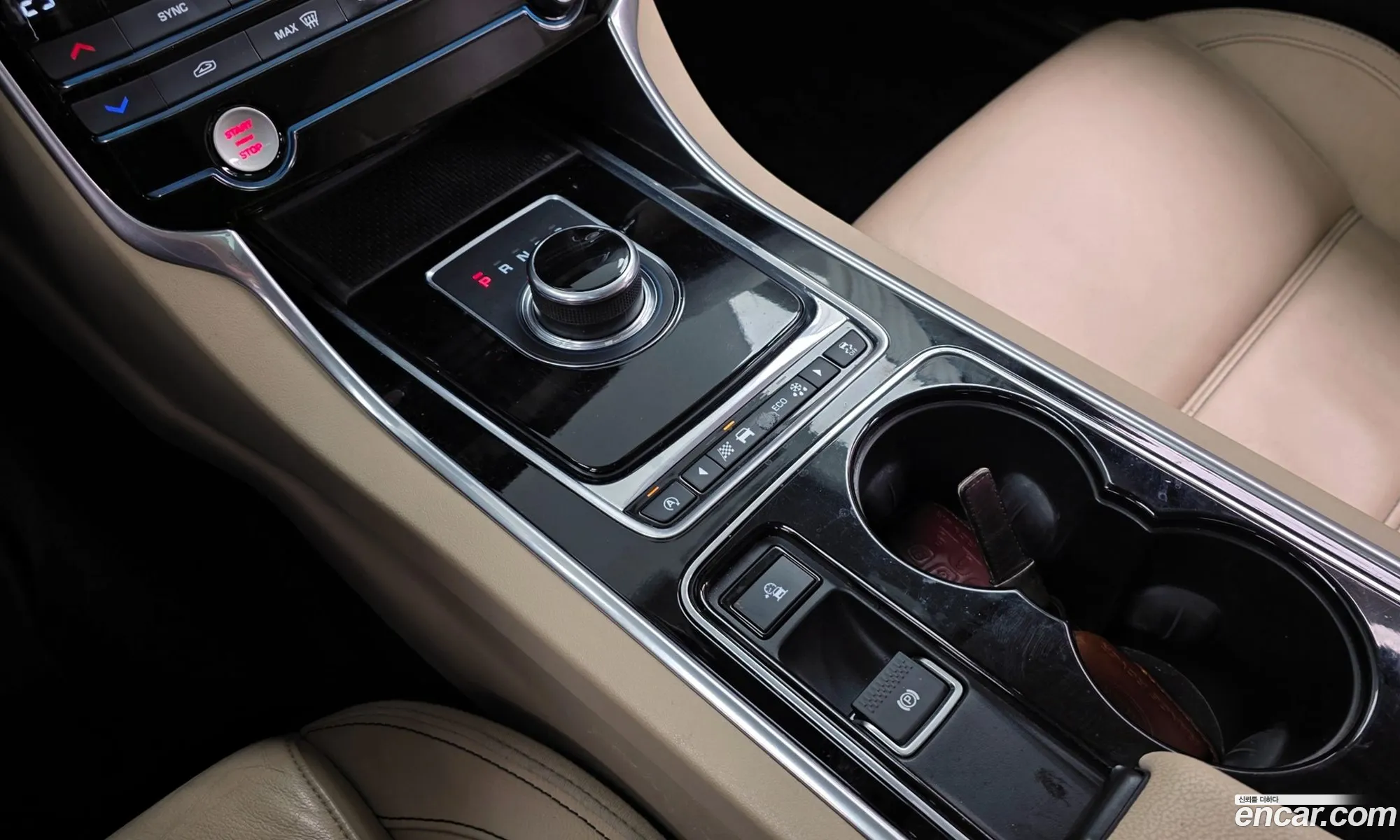 Jaguar XE 2017 SAJAA4BN5HCP06104 — 3