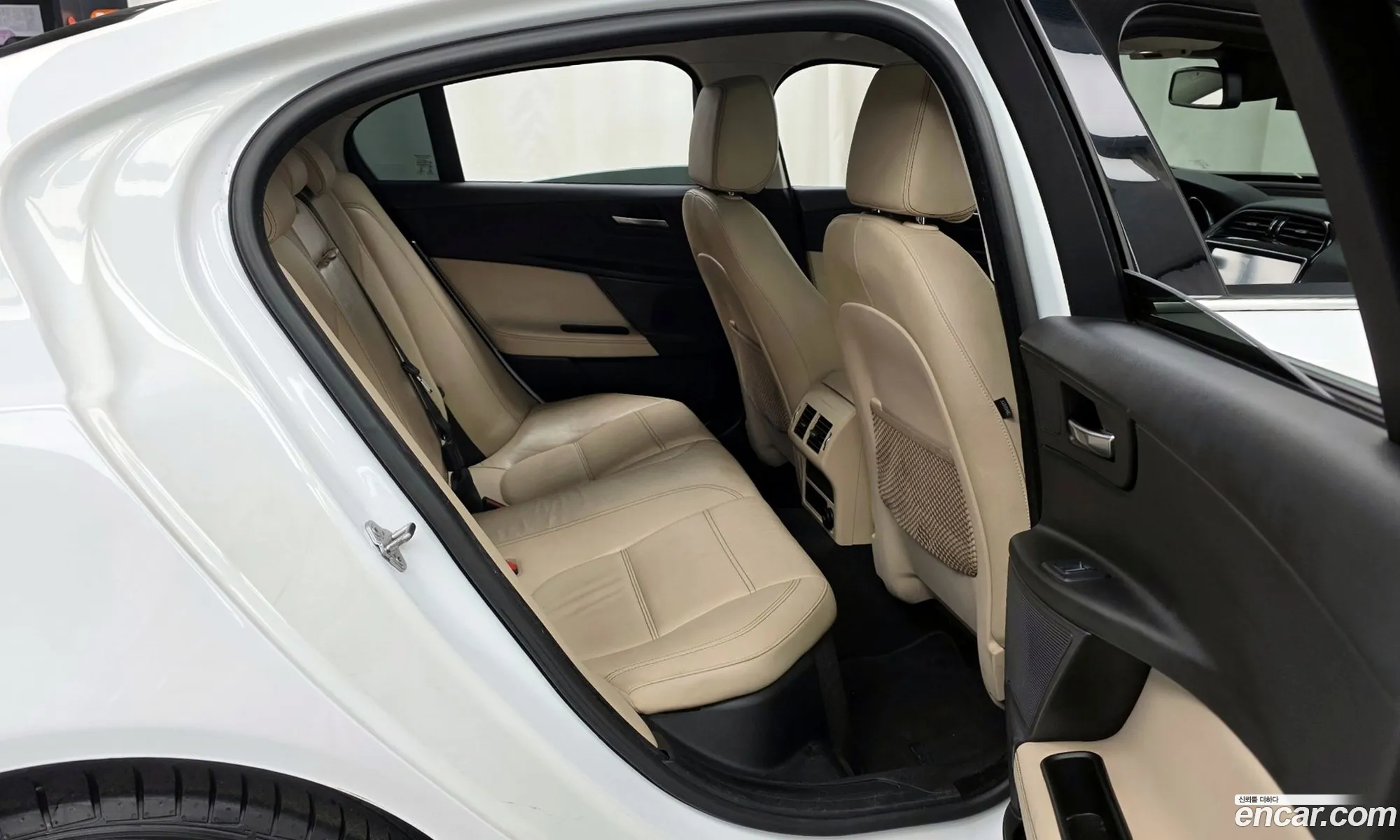 Jaguar XE 2017 SAJAA4BN5HCP06104 — 11