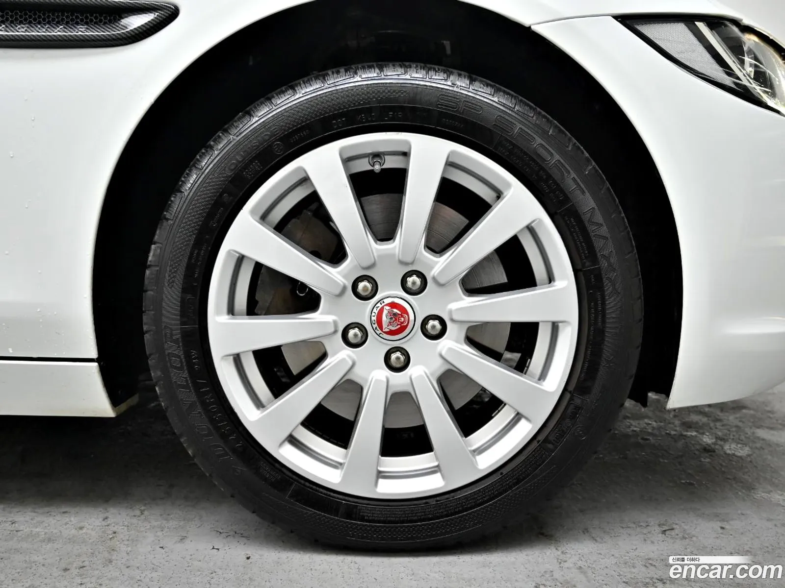 Jaguar XE 2017 SAJAA4BN5HCP06104 — 18
