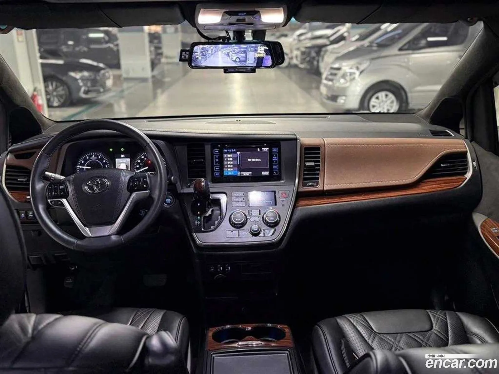Toyota Sienna 2017 — 18