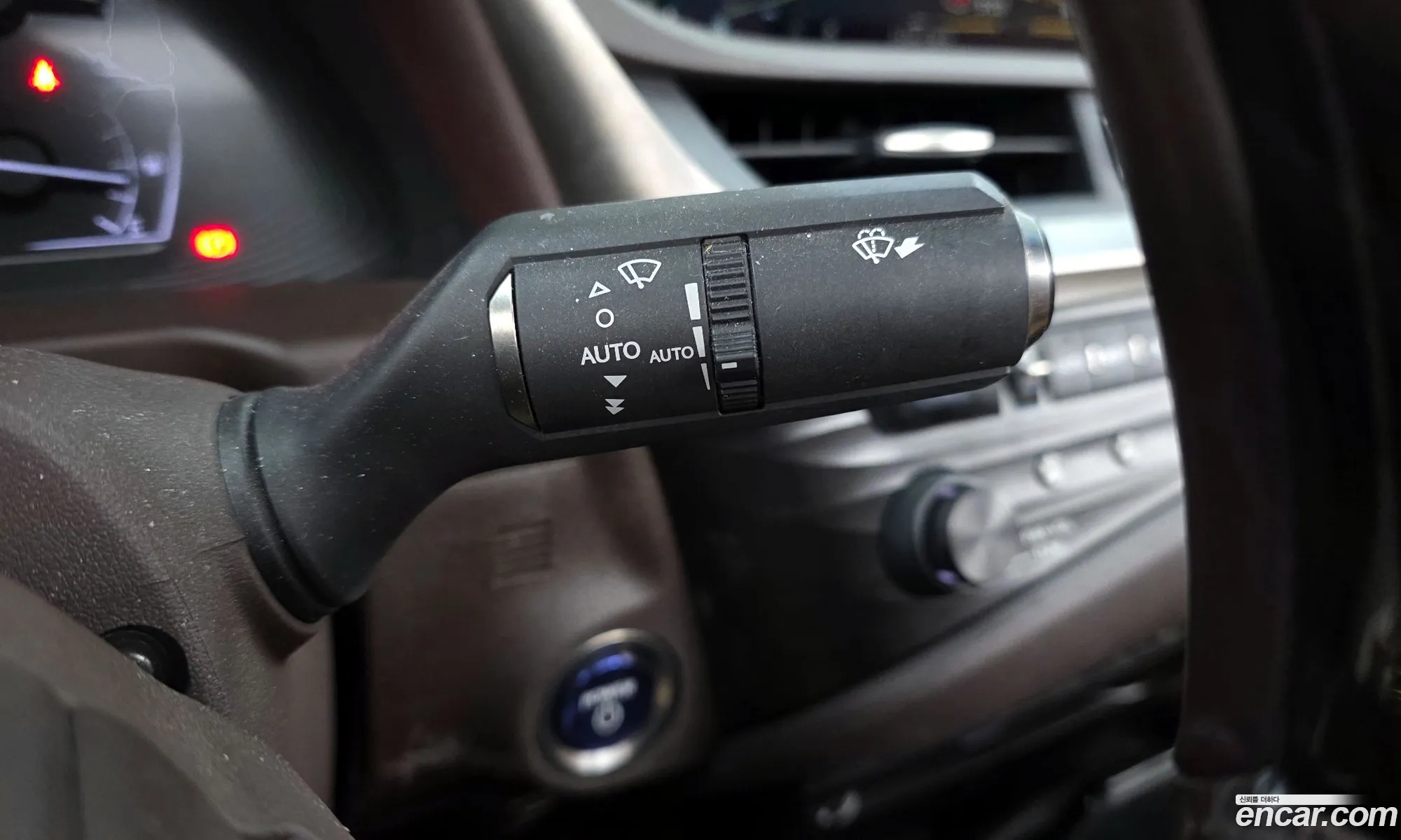 Lexus ES300h 7th Gen 2018 JTHB21B12K2012400 — 17