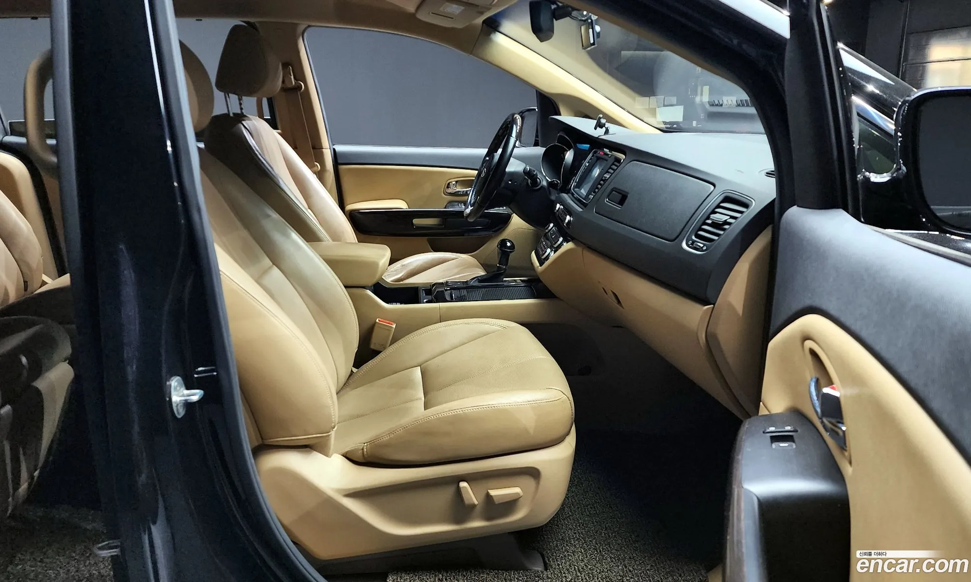 Kia Carnival 2015 — 11