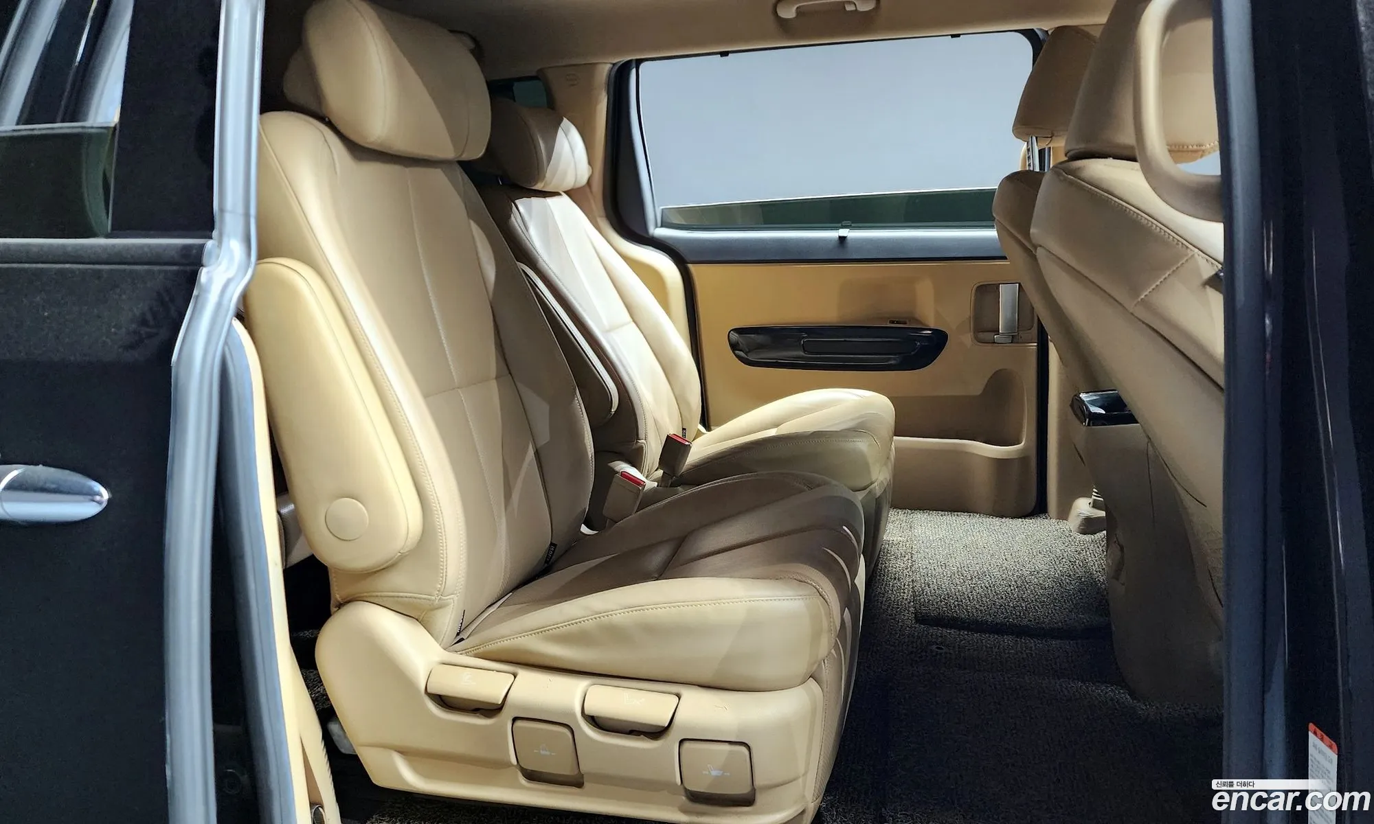 Kia Carnival 2015 — 14