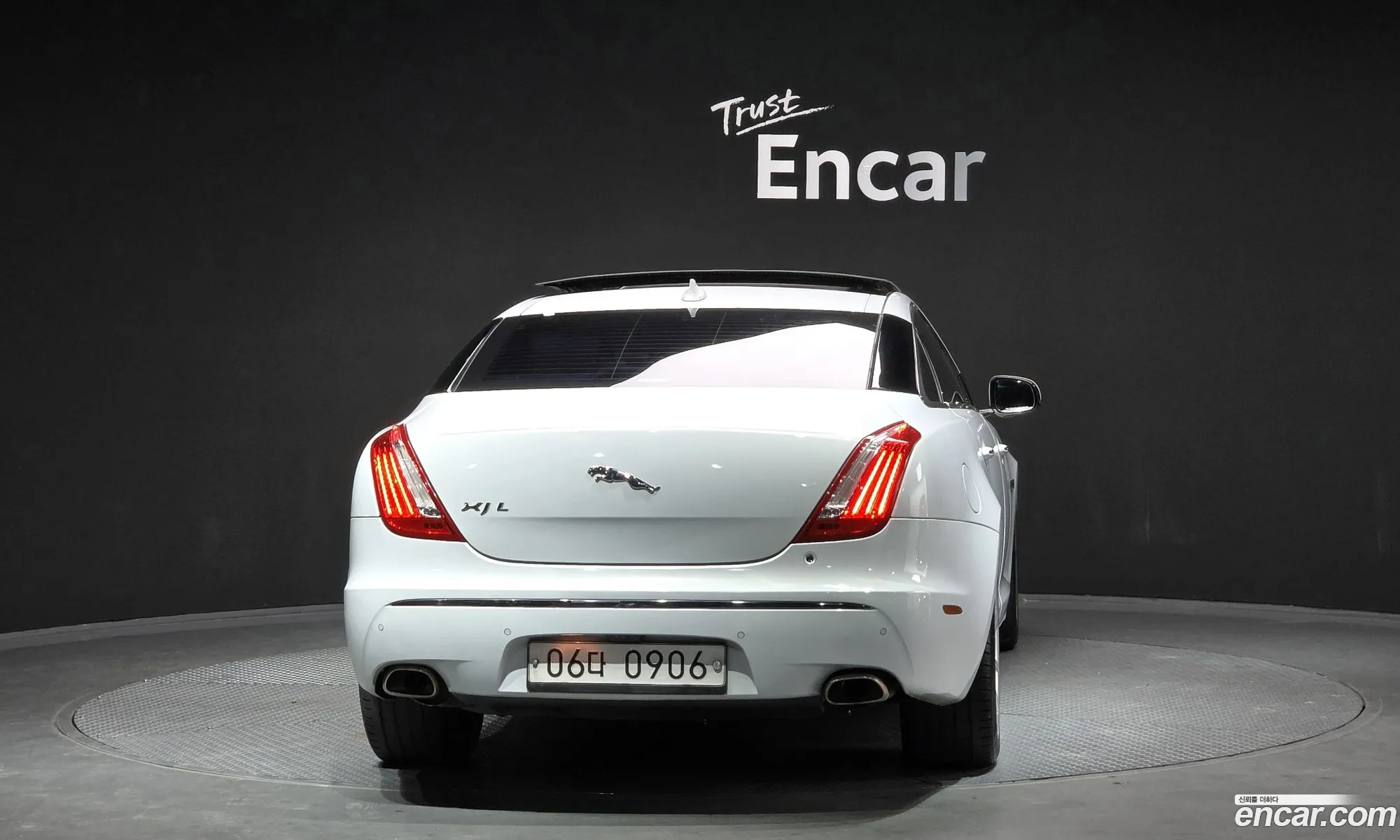 Jaguar XJ 2015 SAJAA2223FNV83771 — 14