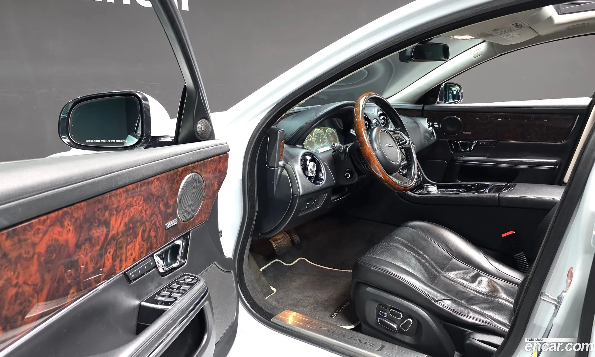 Jaguar XJ 2015 SAJAA2223FNV83771 — 13