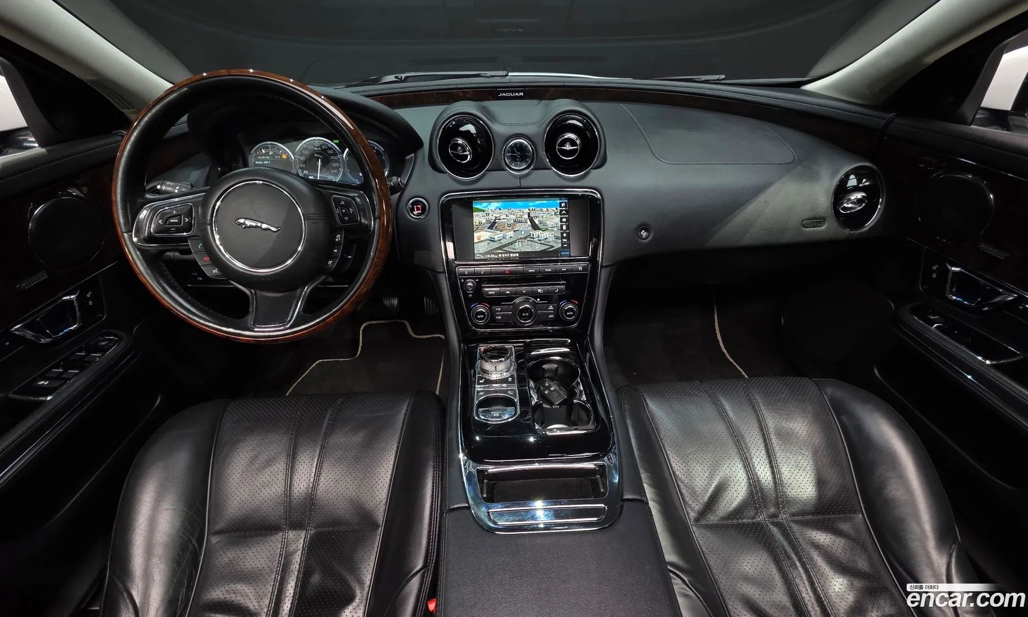 Jaguar XJ 2015 SAJAA2223FNV83771 — 16