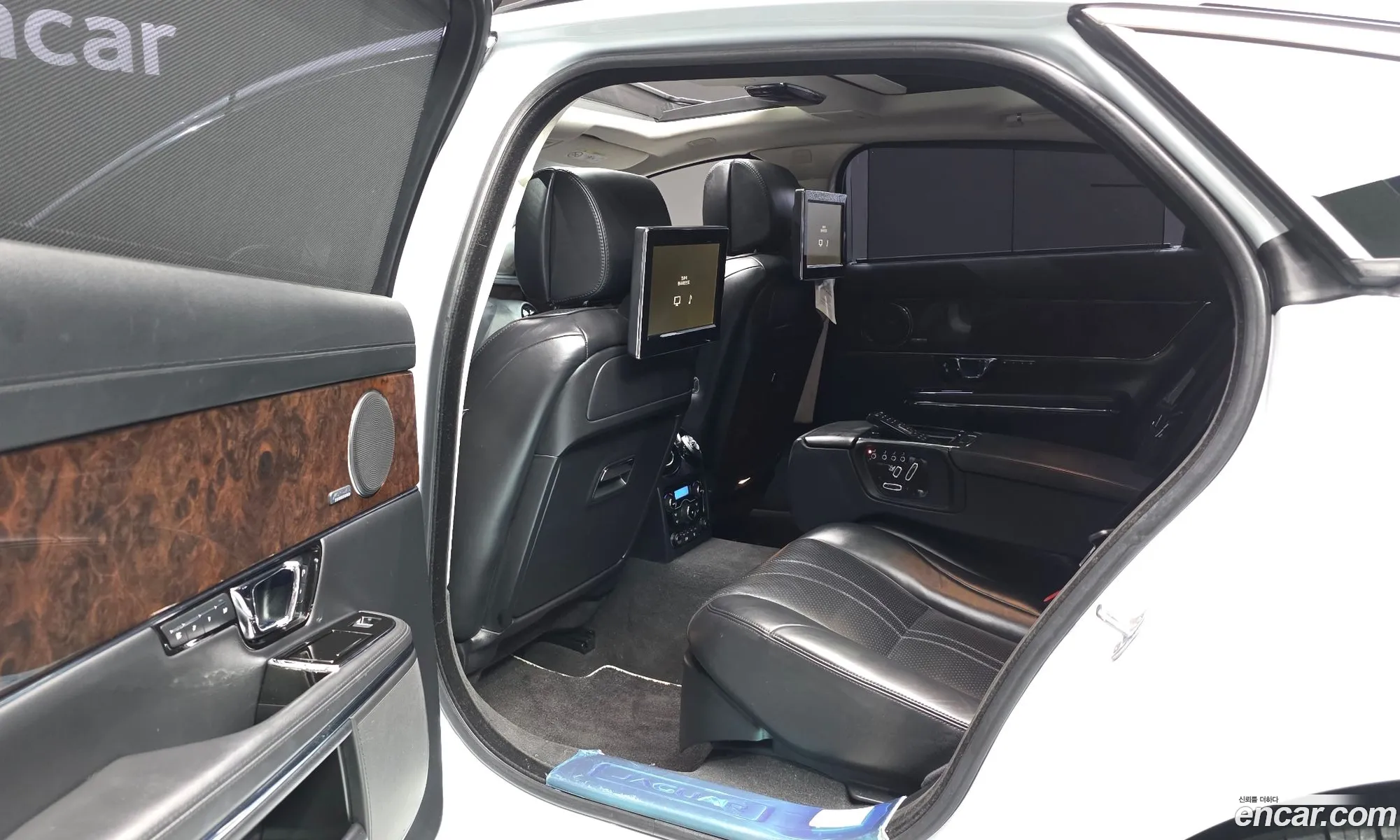 Jaguar XJ 2015 SAJAA2223FNV83771 — 7