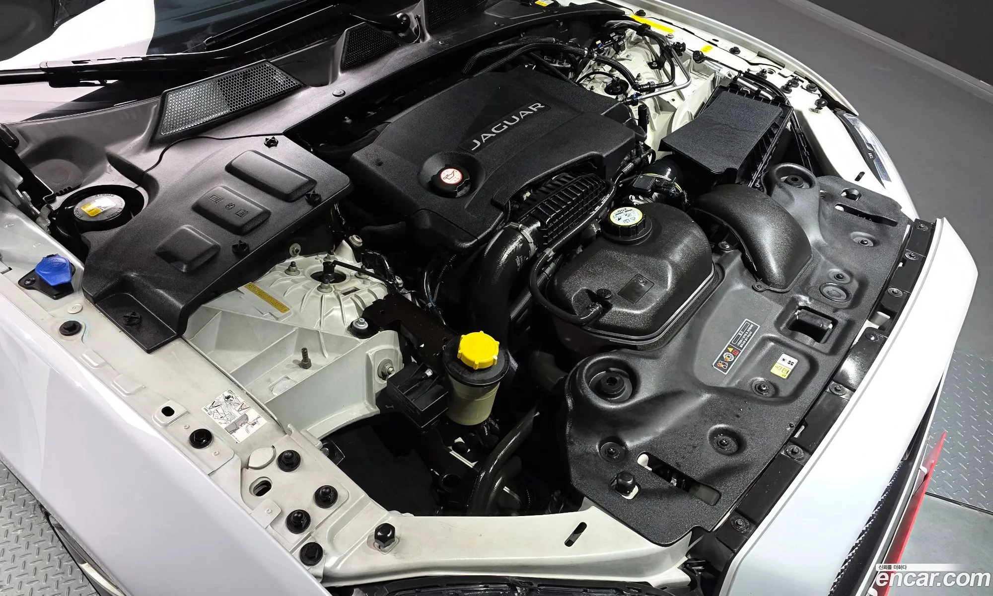 Jaguar XJ 2015 SAJAA2223FNV83771 — 19