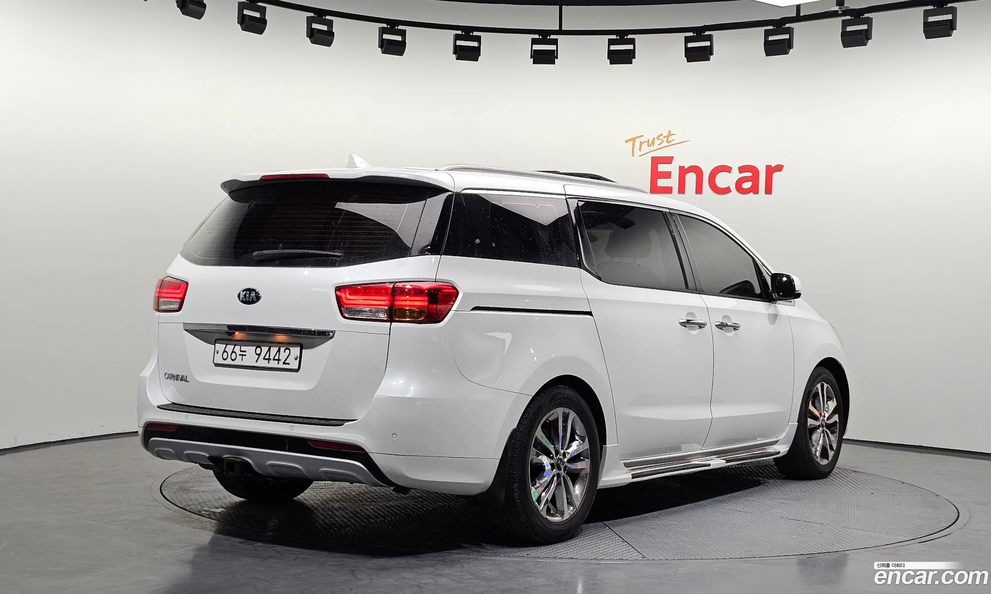 Kia Carnival 2015 — 2