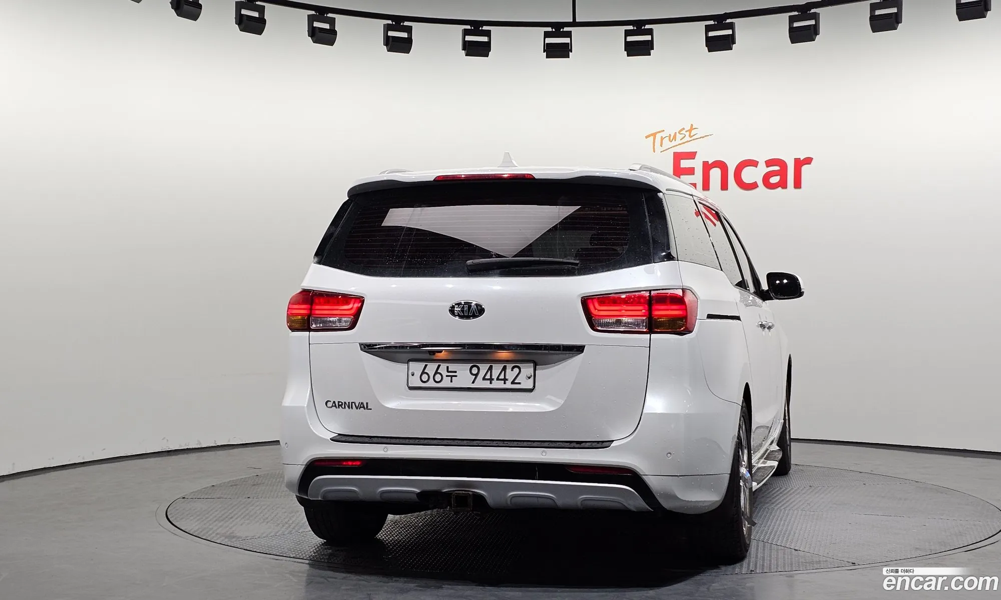 Kia Carnival 2015 — 17