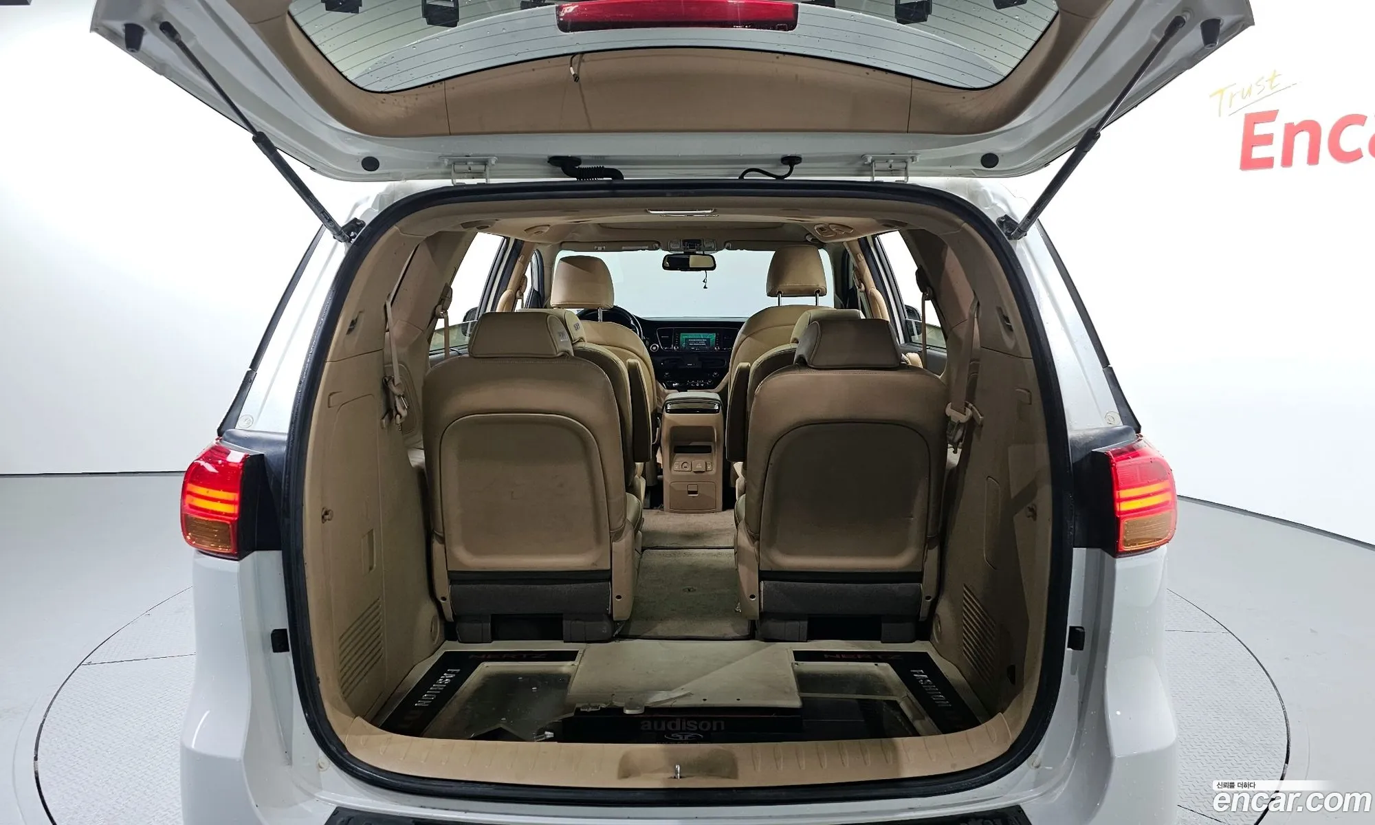 Kia Carnival 2015 — 10