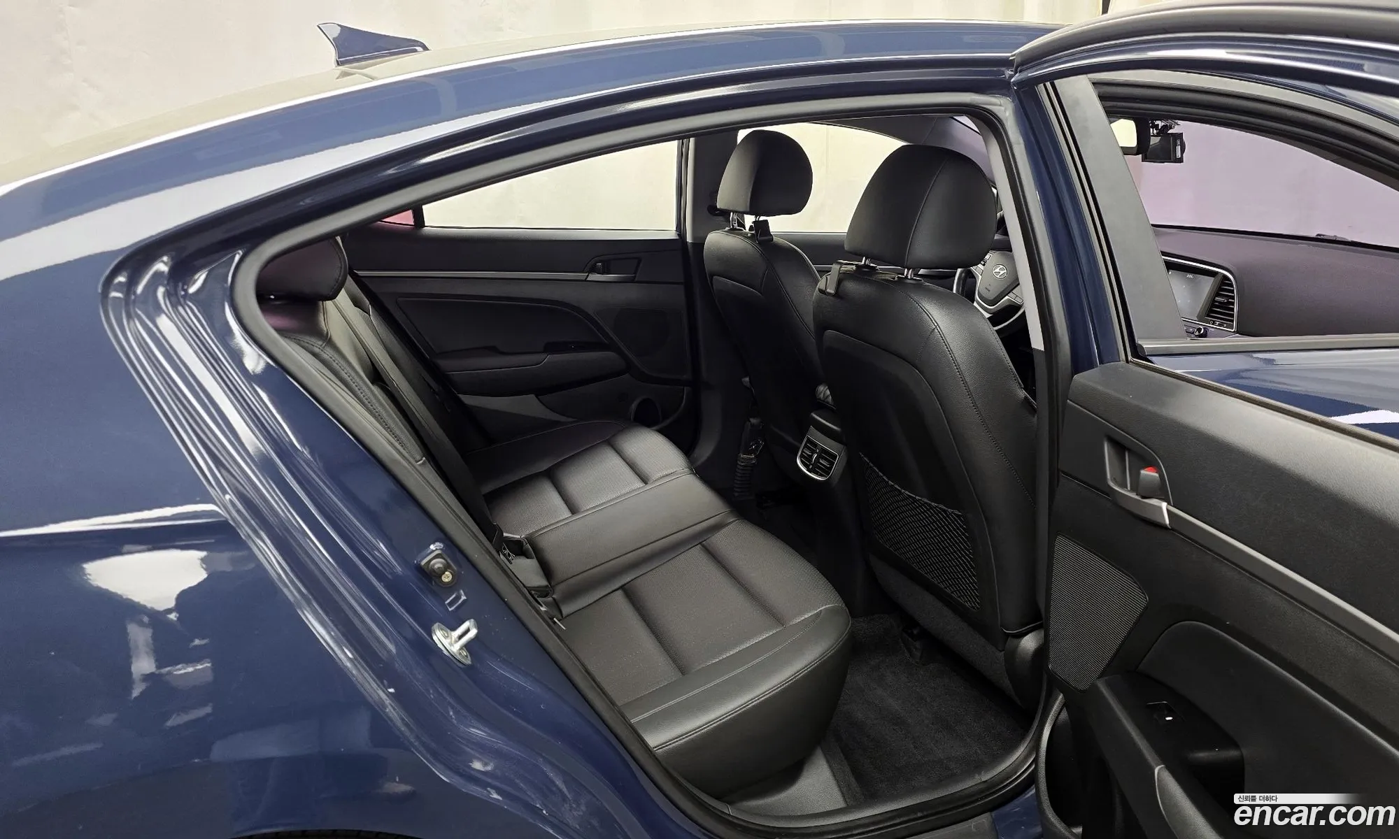 Hyundai Elantra AD 2015 — 12