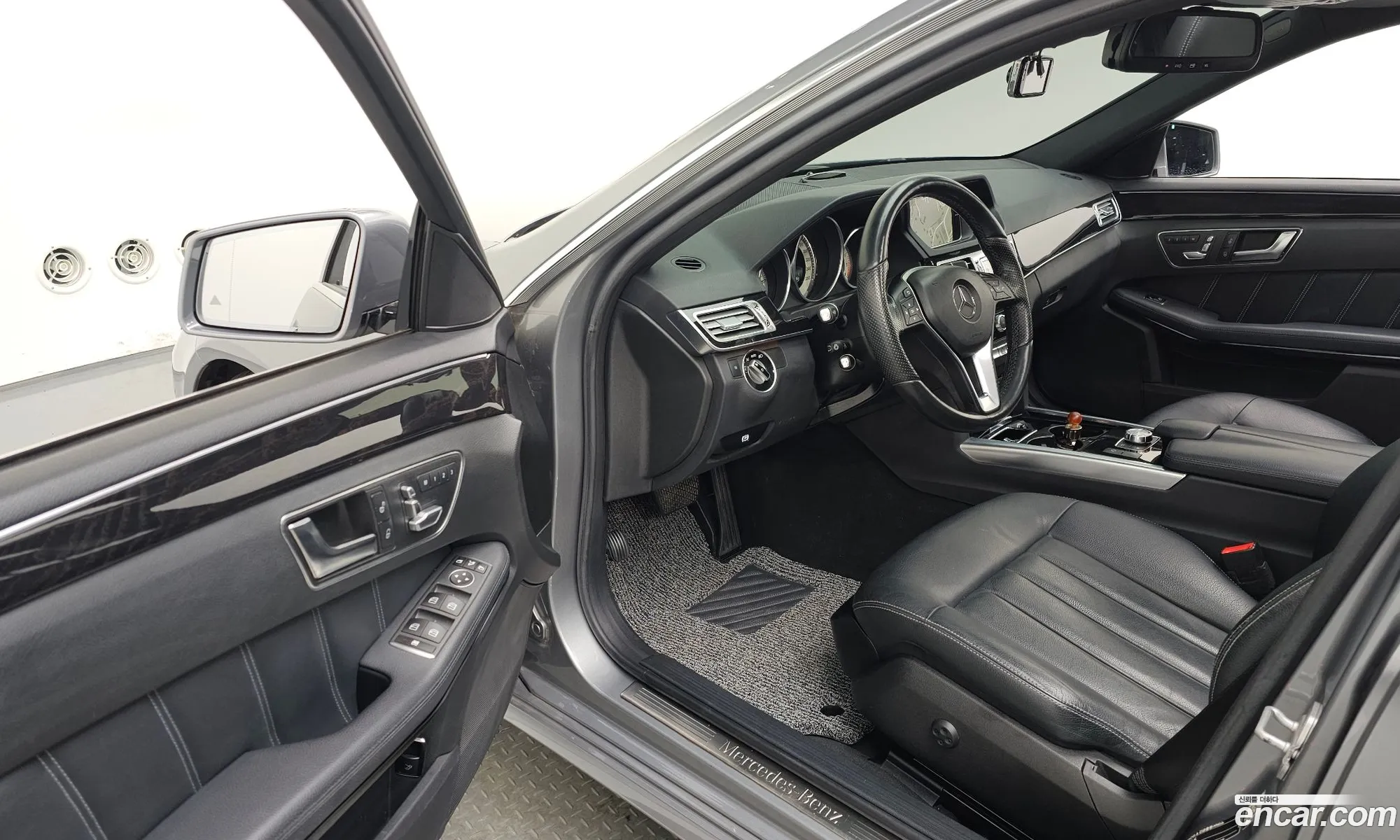 Mercedes-Benz E-Class W212 2014 WDDHF5FB0EB080358 — 9