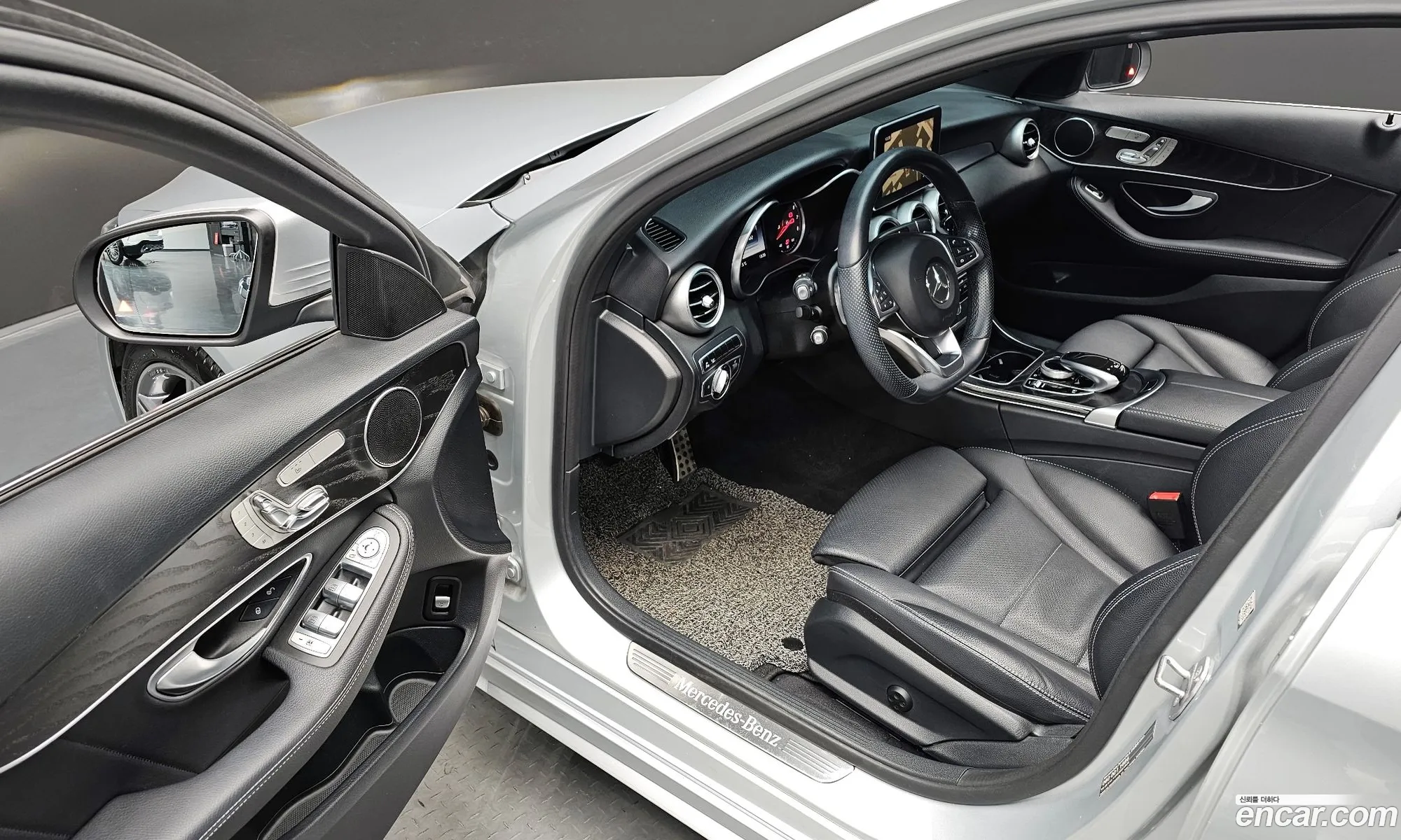 Mercedes-Benz C-Class W205 2016 WDDWF4CB8HF458011 — 17