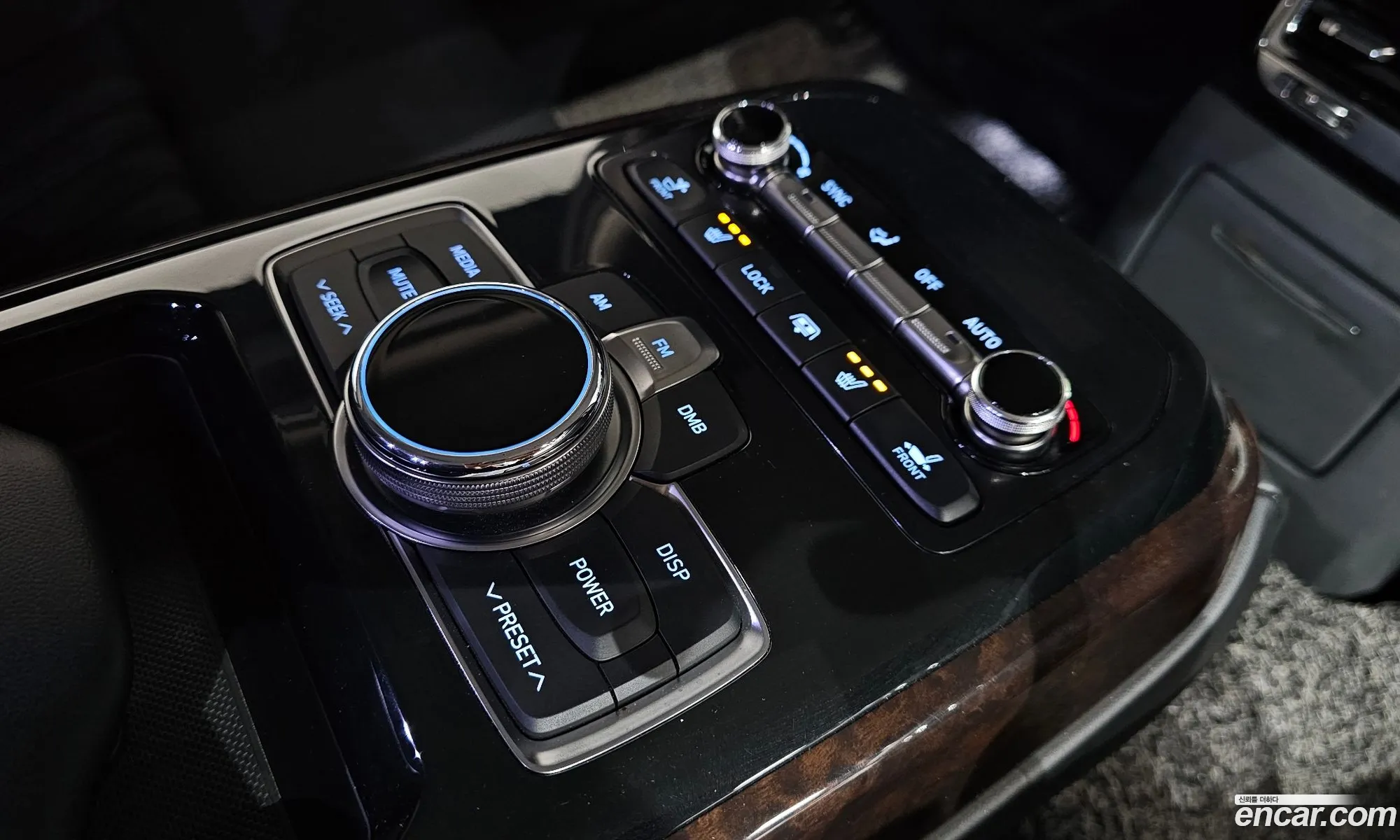 Genesis EQ900 2017 — 2