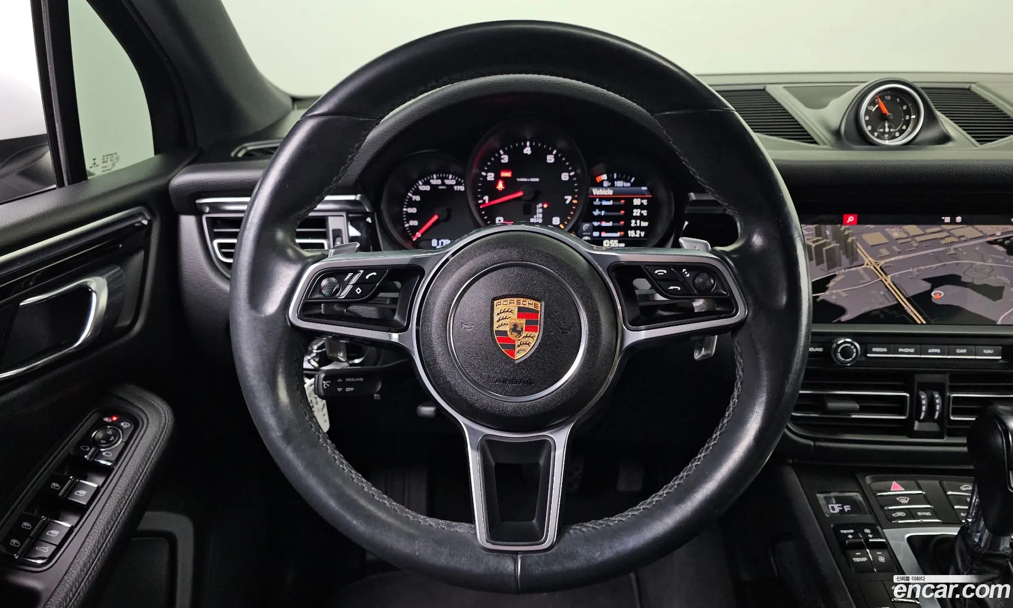 Porsche Macan 2020 WP1AA2A53LLB00649 — 19