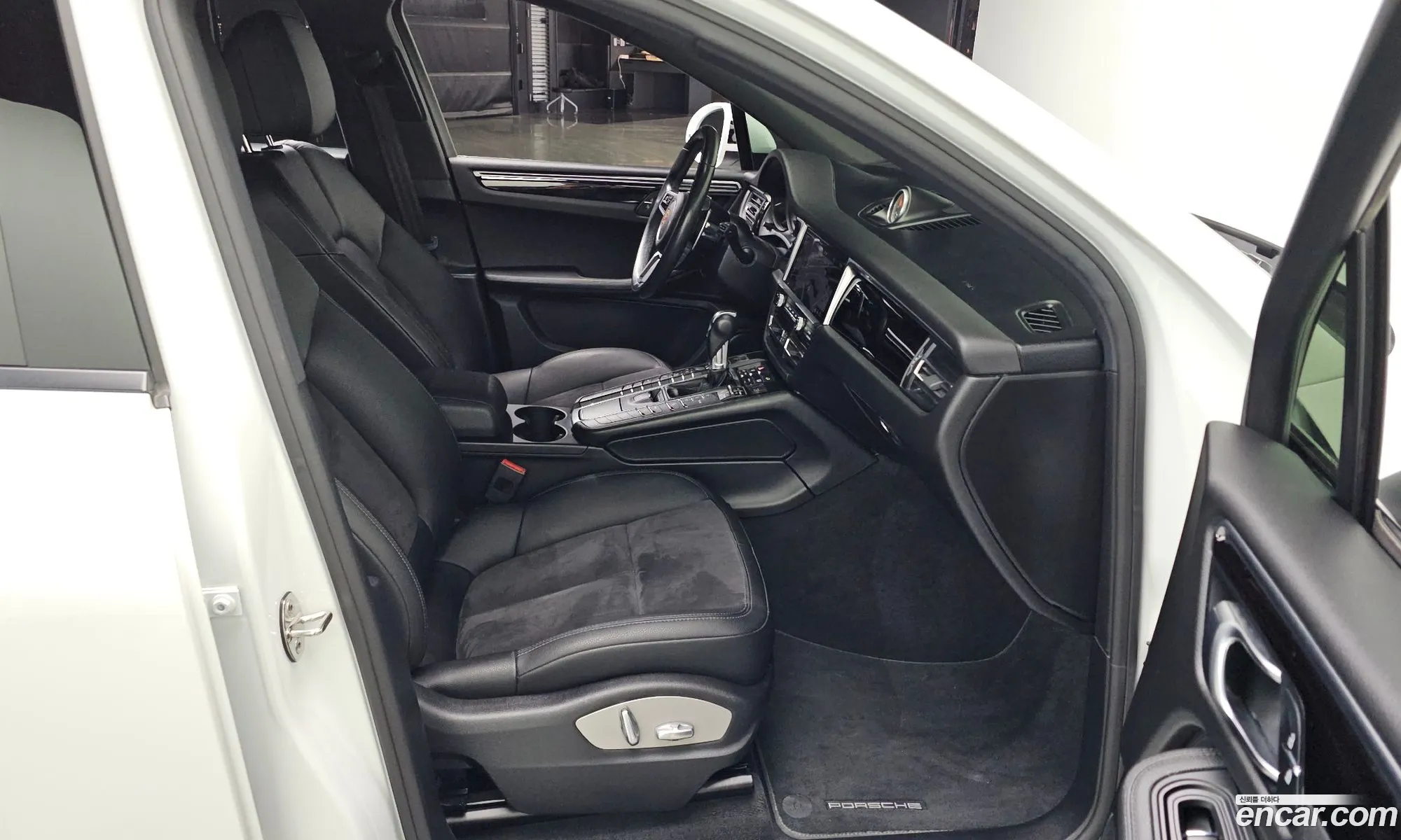 Porsche Macan 2020 WP1AA2A53LLB00649 — 12