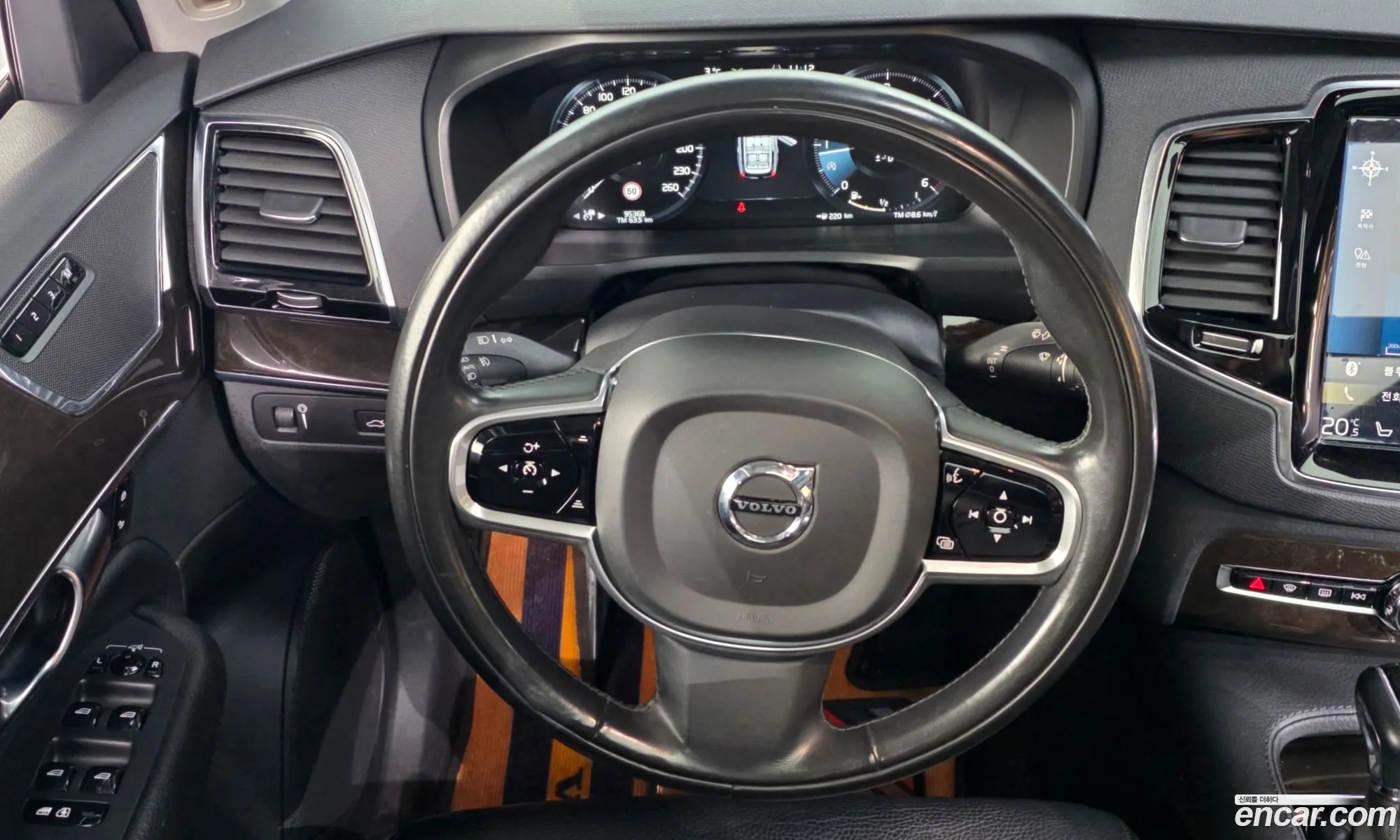 Volvo XC90 2017 YV1LF68BCH1130914 — 4