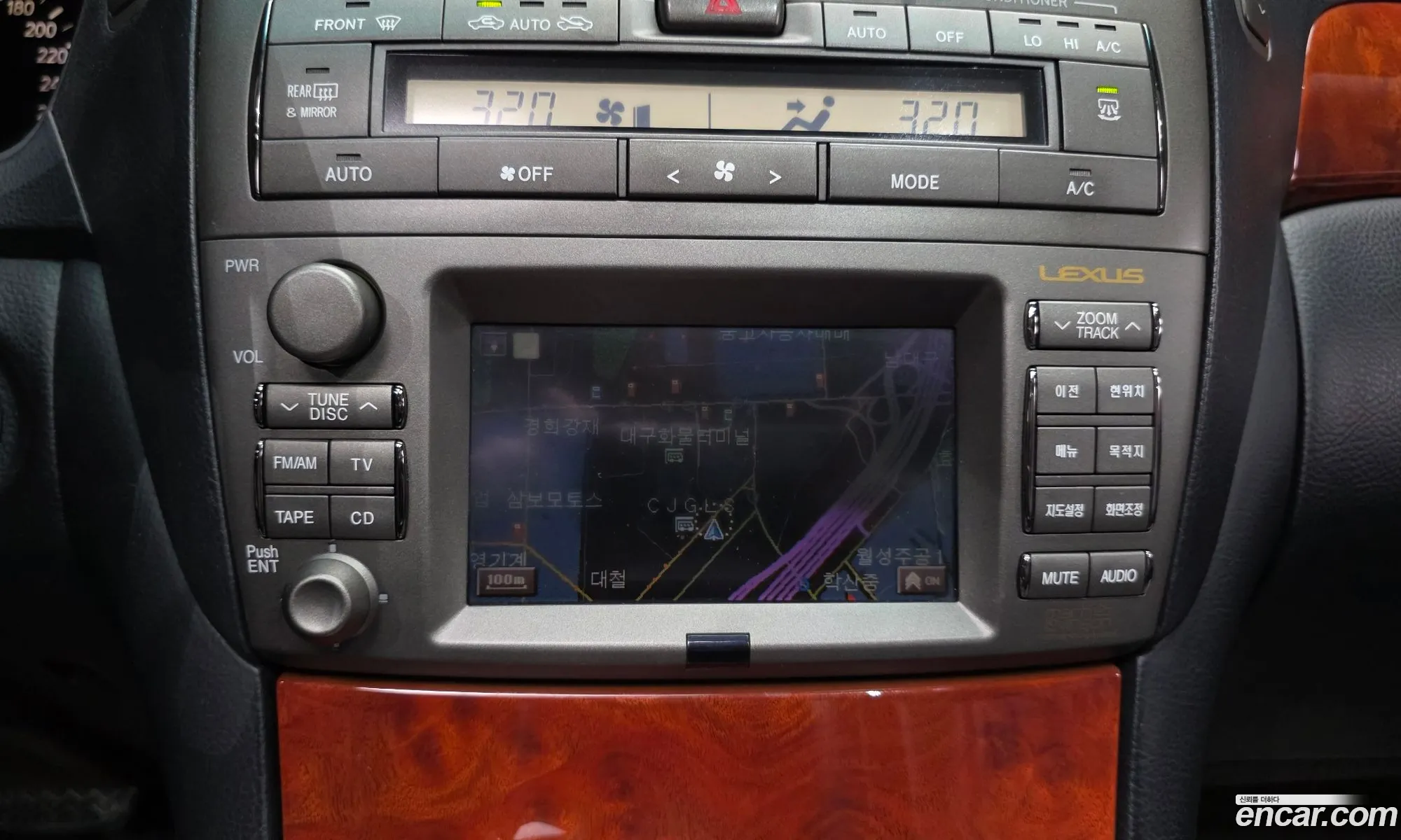 Lexus LS430 2006 JTHBN36F865046936 — 12