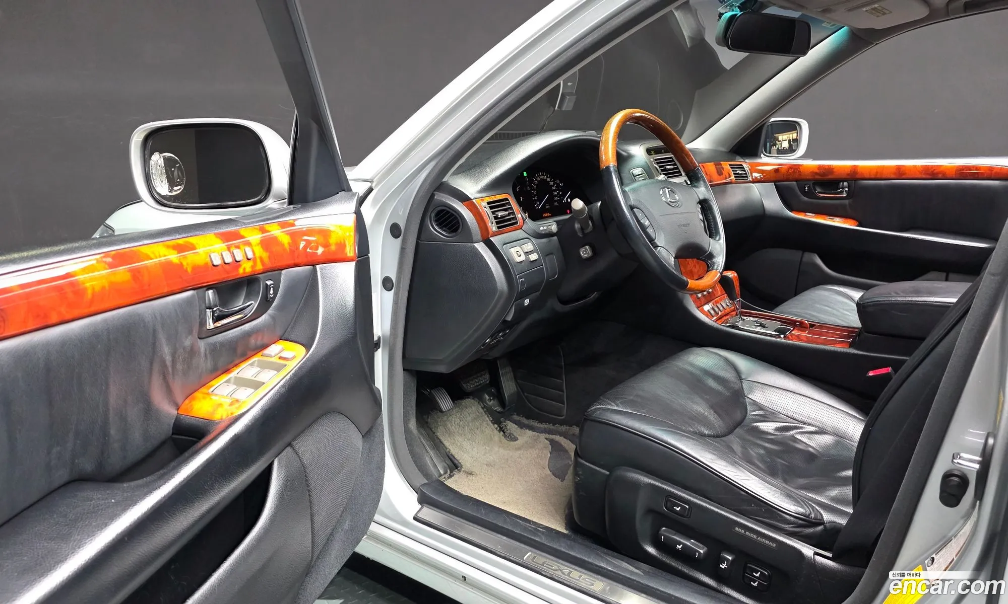 Lexus LS430 2006 JTHBN36F865046936 — 6