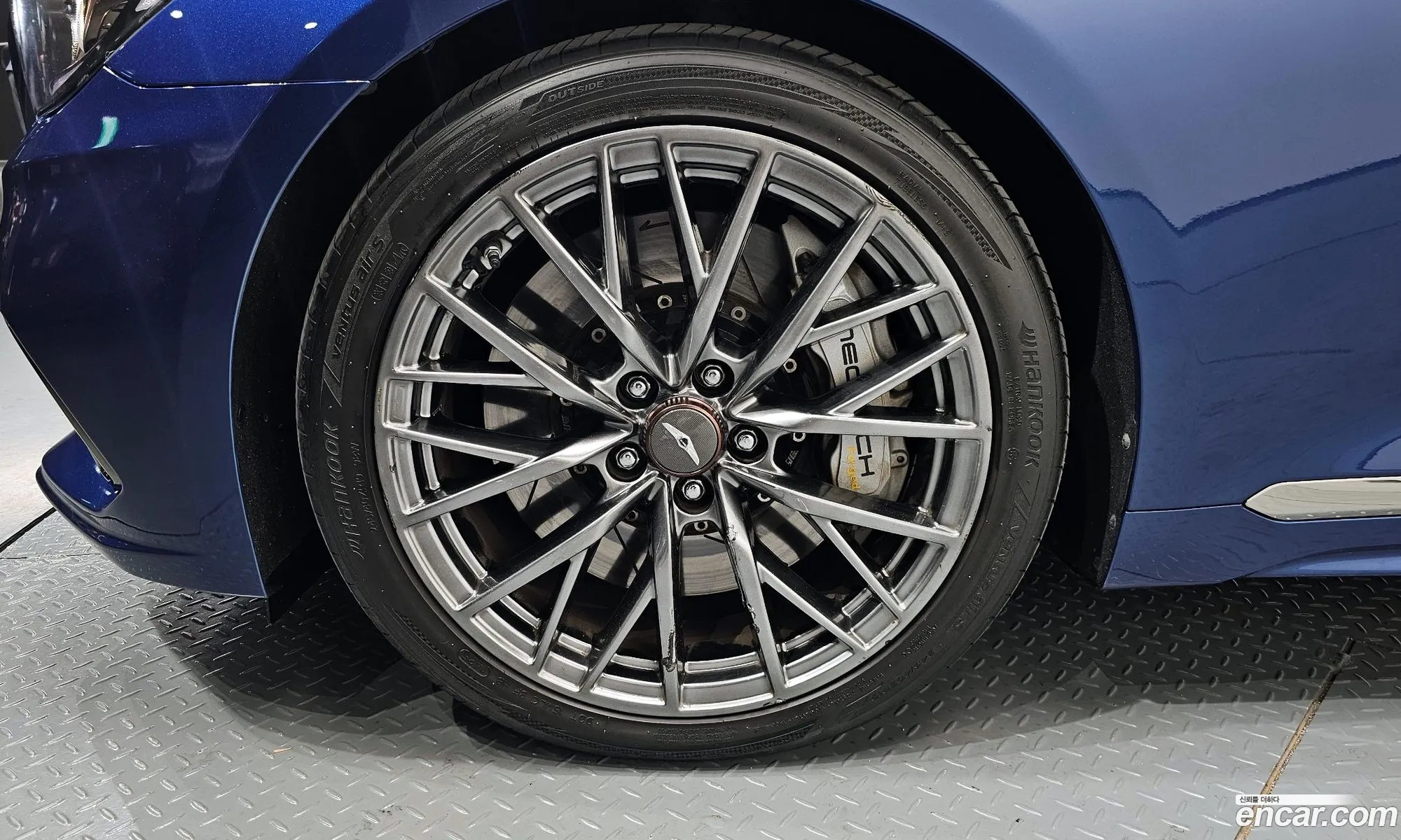 Genesis G80 2016 — 17